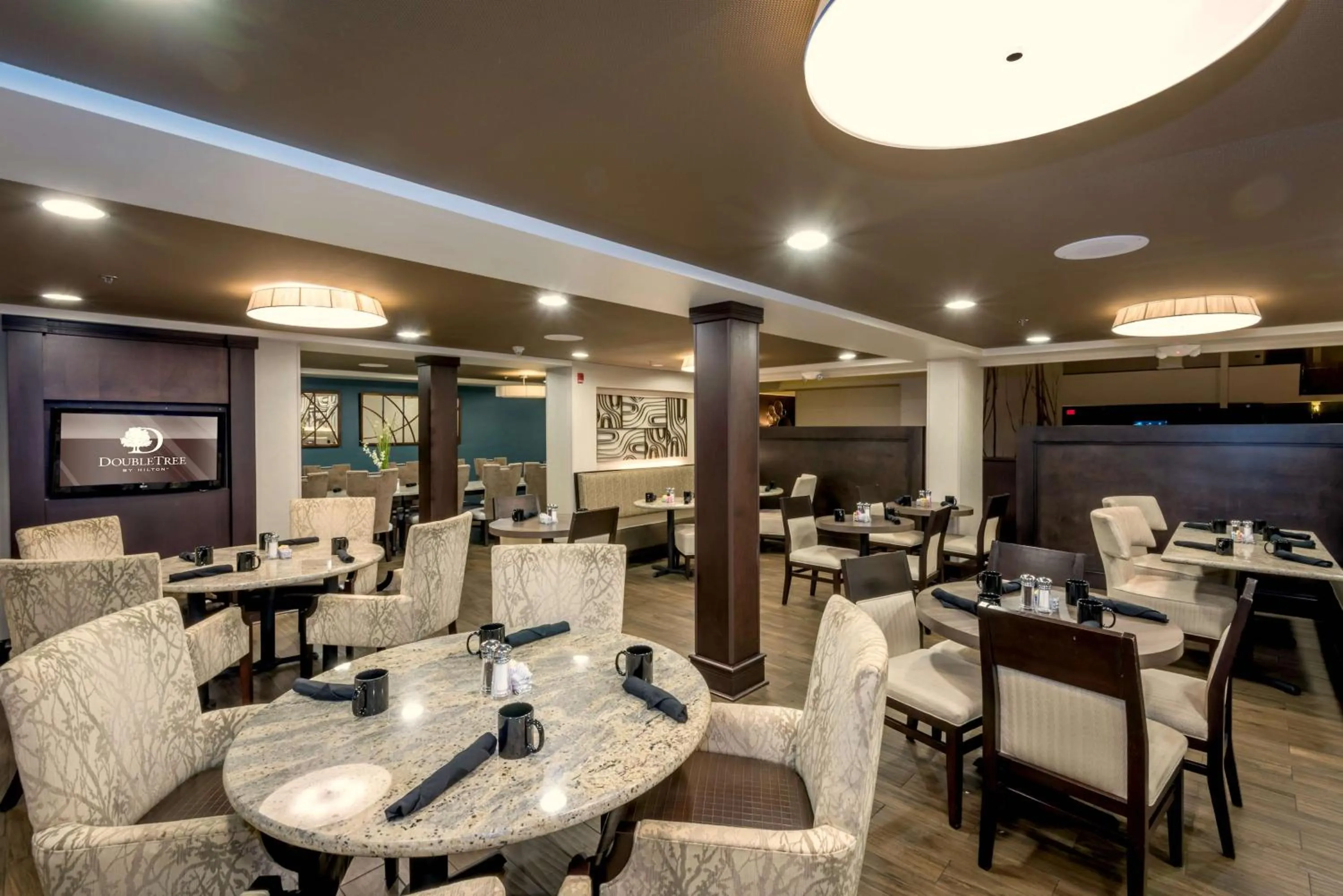 Restaurant/places to eat in DoubleTree by Hilton Montgomery Downtown