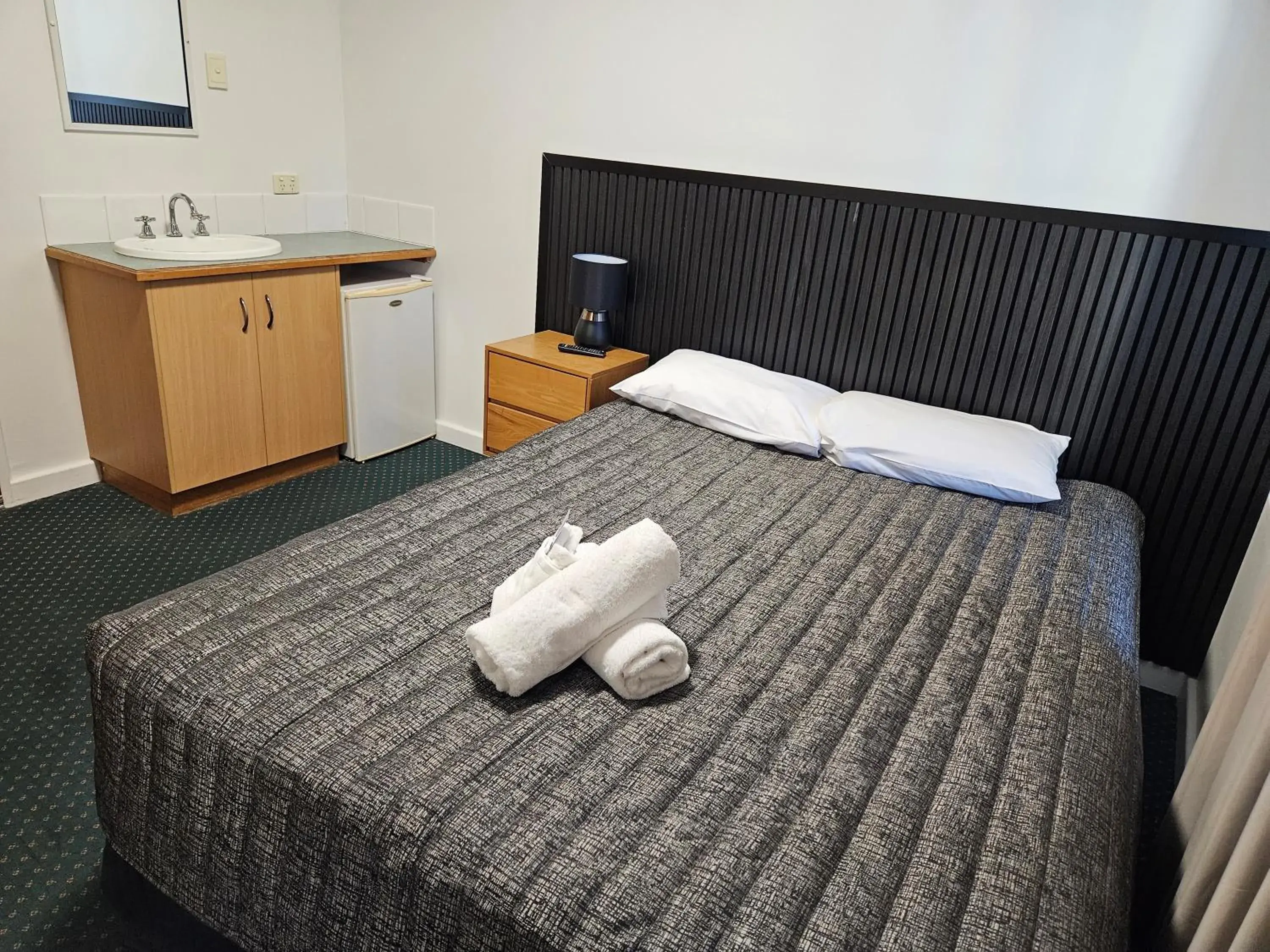 Standard Double Suite with Shared Bathroom - single occupancy in O'Shea's Royal Hotel Standard Double Suite with Shared Bathroom - single occupancy in O'Shea's Royal Hotel