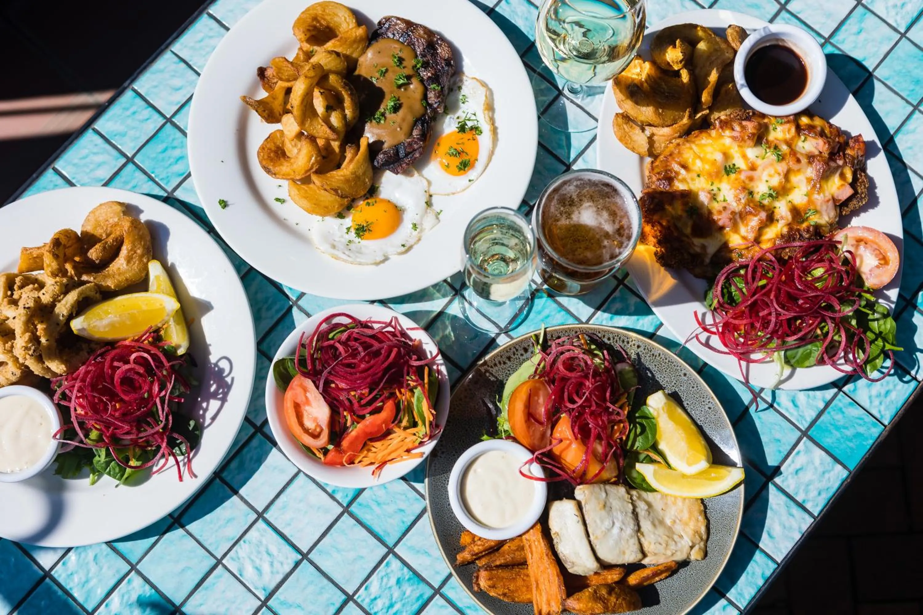 Food and drinks in O'Shea's Royal Hotel