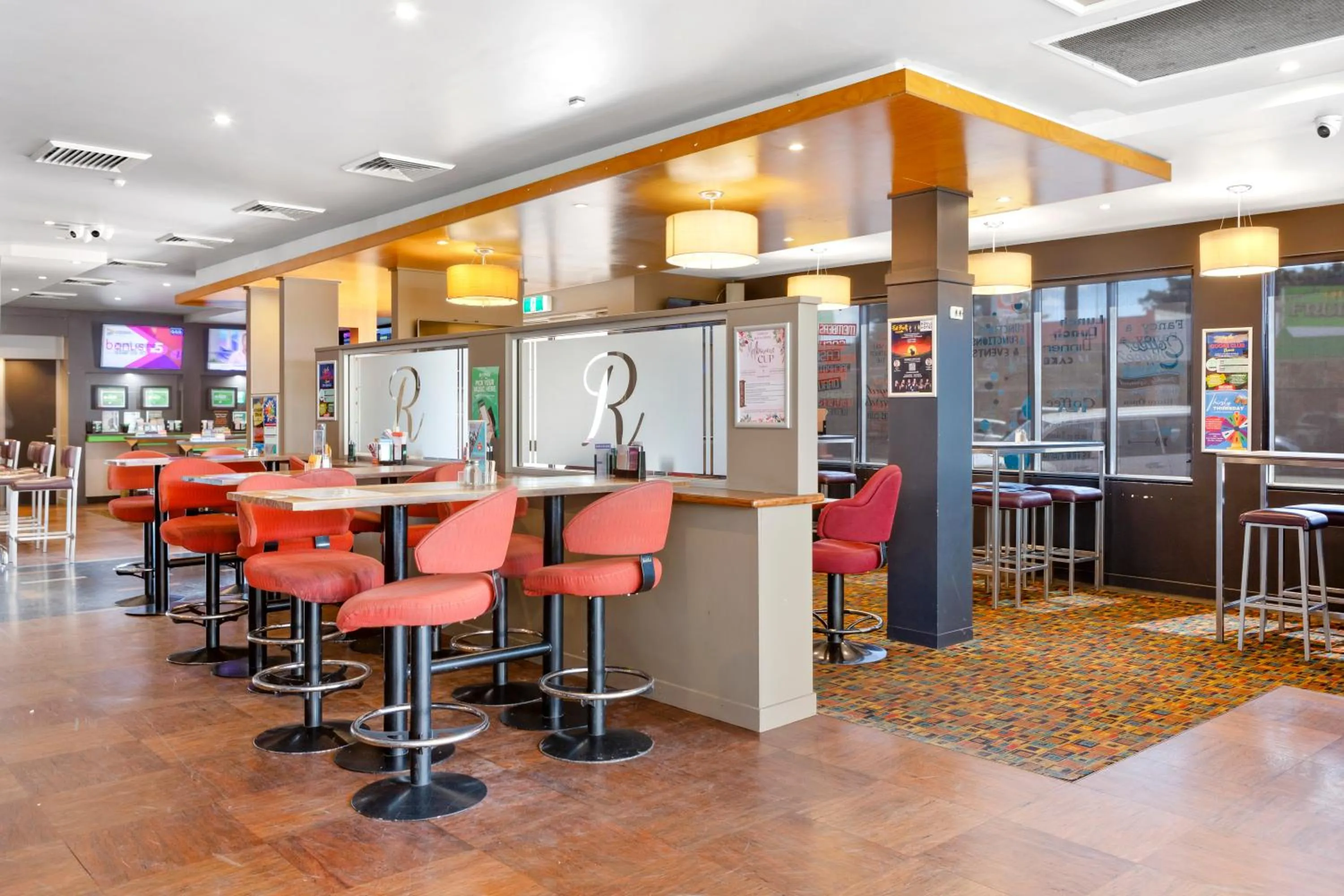 Restaurant/places to eat in O'Shea's Royal Hotel