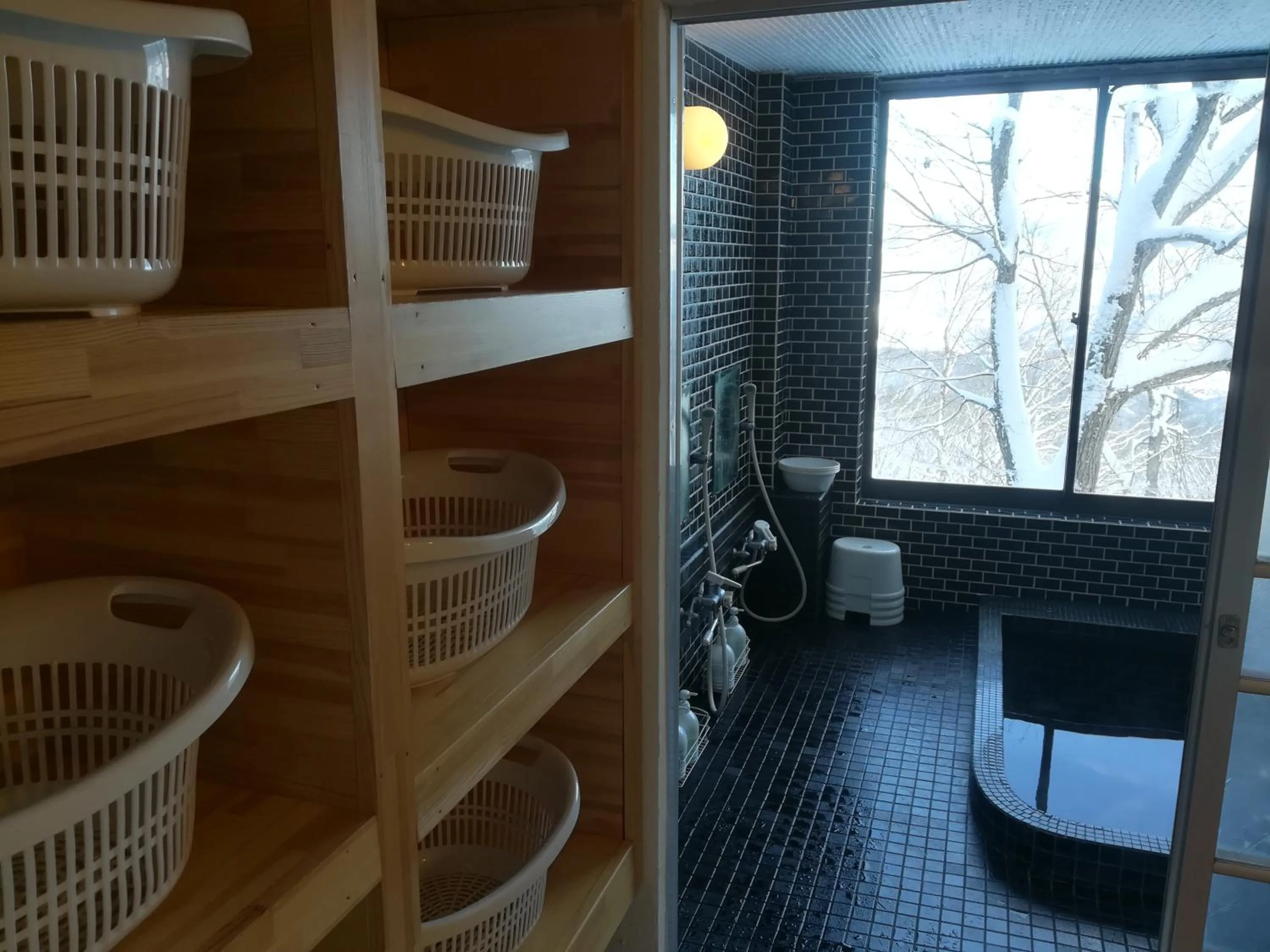 Hot Tub, Bed in Fujio Pension Madarao Apartment Hotel & Restaurant