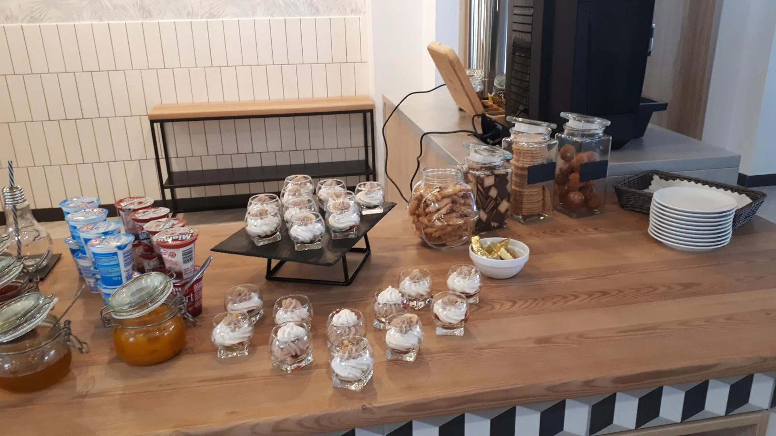 Buffet breakfast in Stacja 605