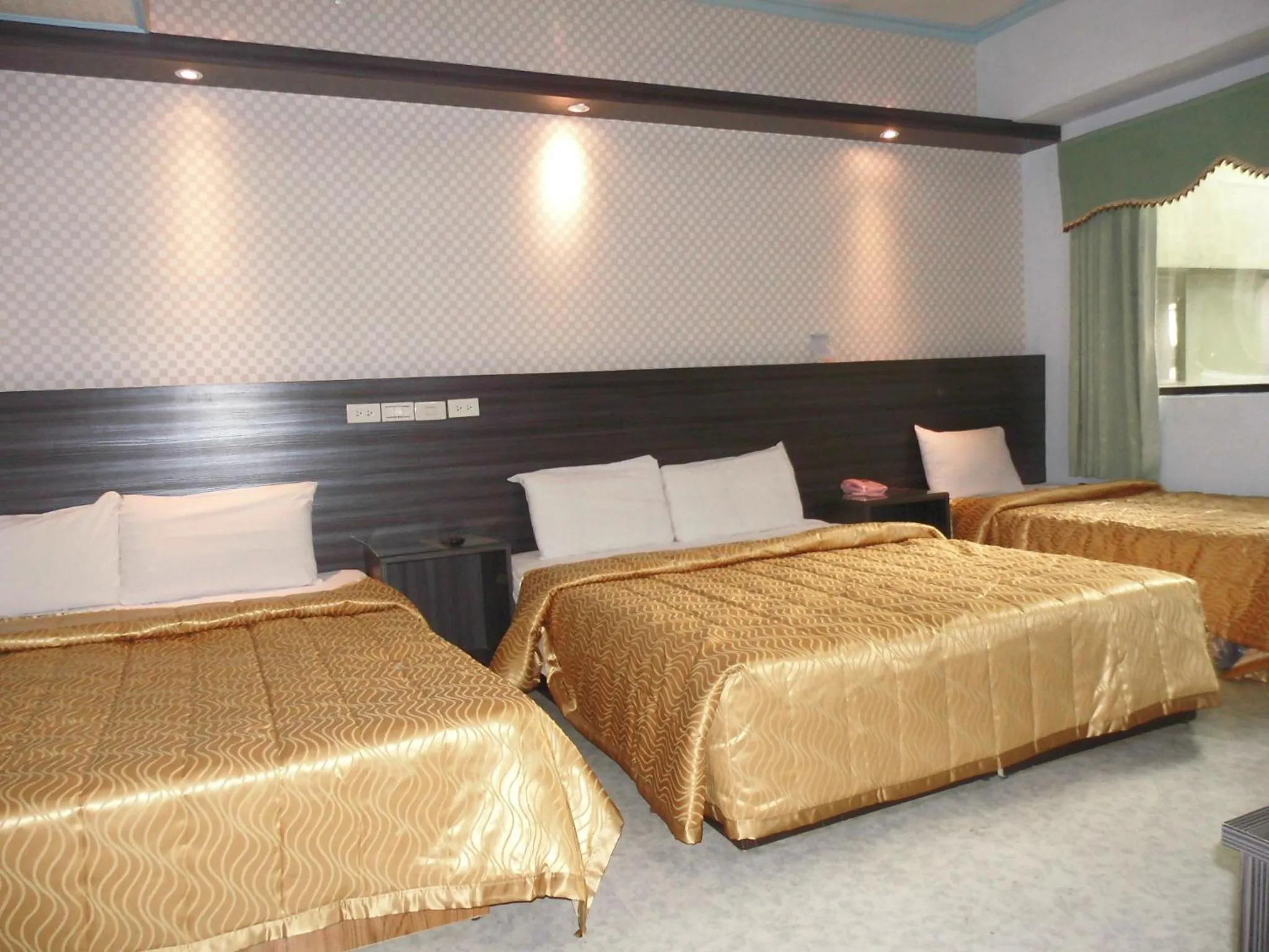 bunk bed, Bed in Modern Plaza Hotel