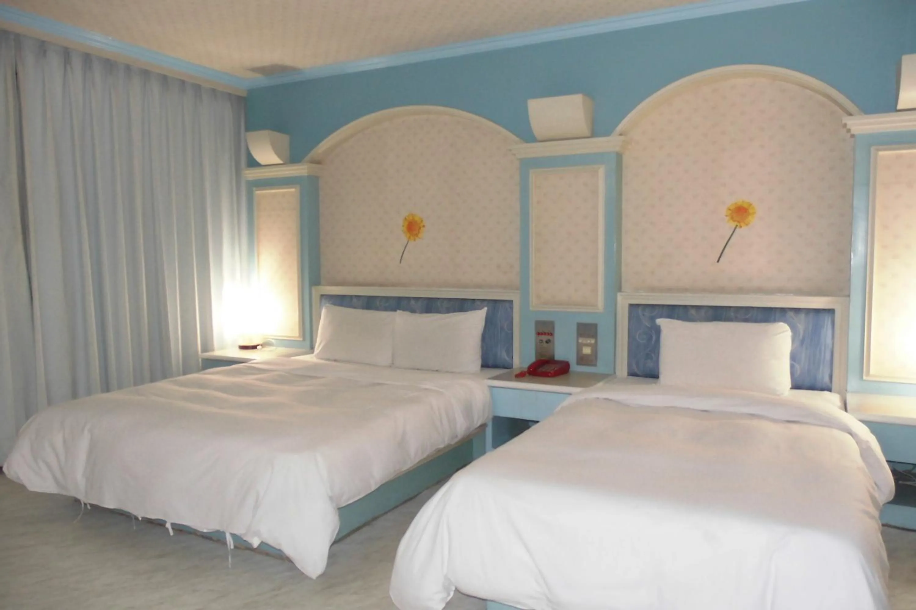 Bed in Modern Plaza Hotel