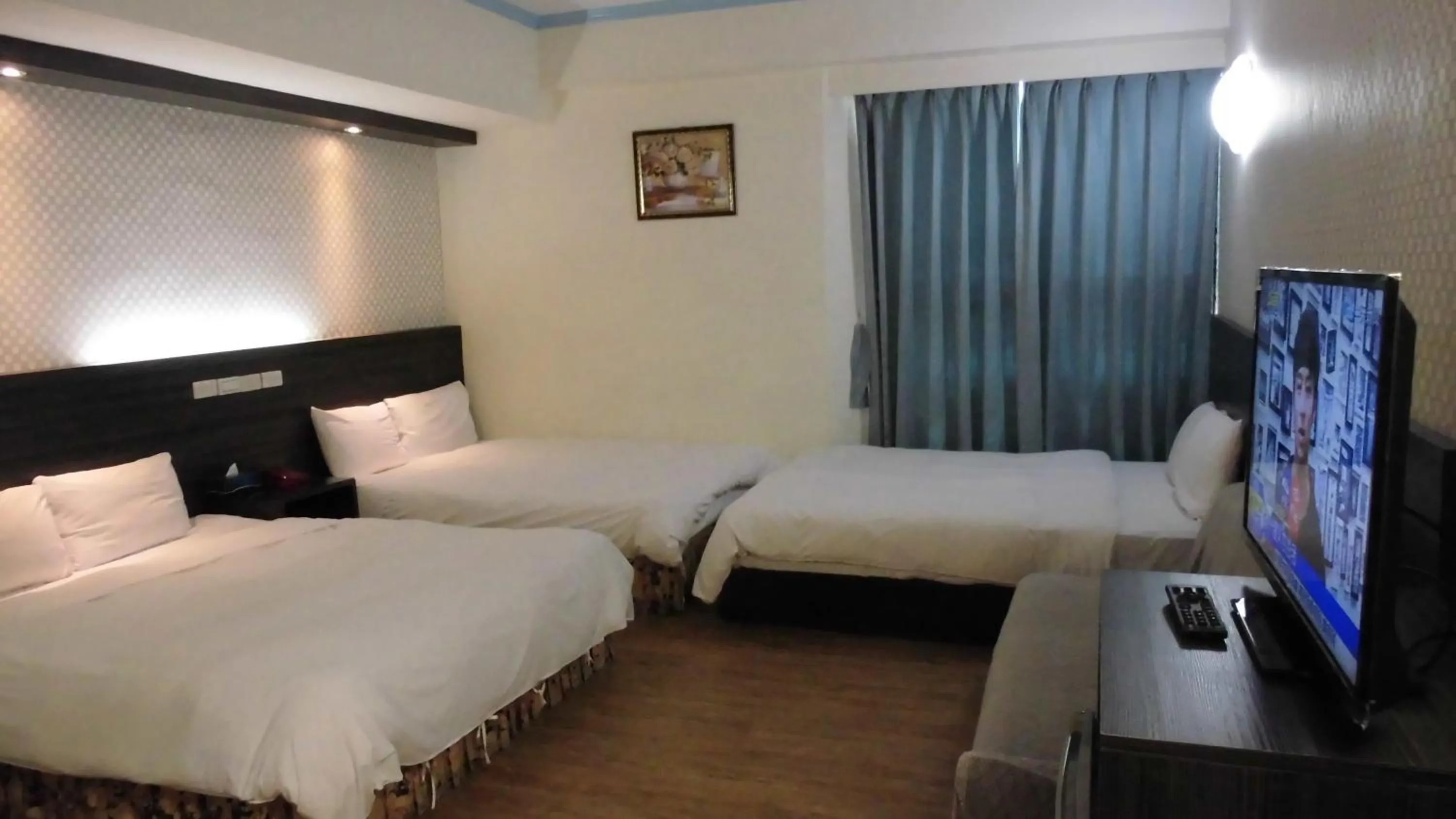 Photo of the whole room, Bed in Modern Plaza Hotel