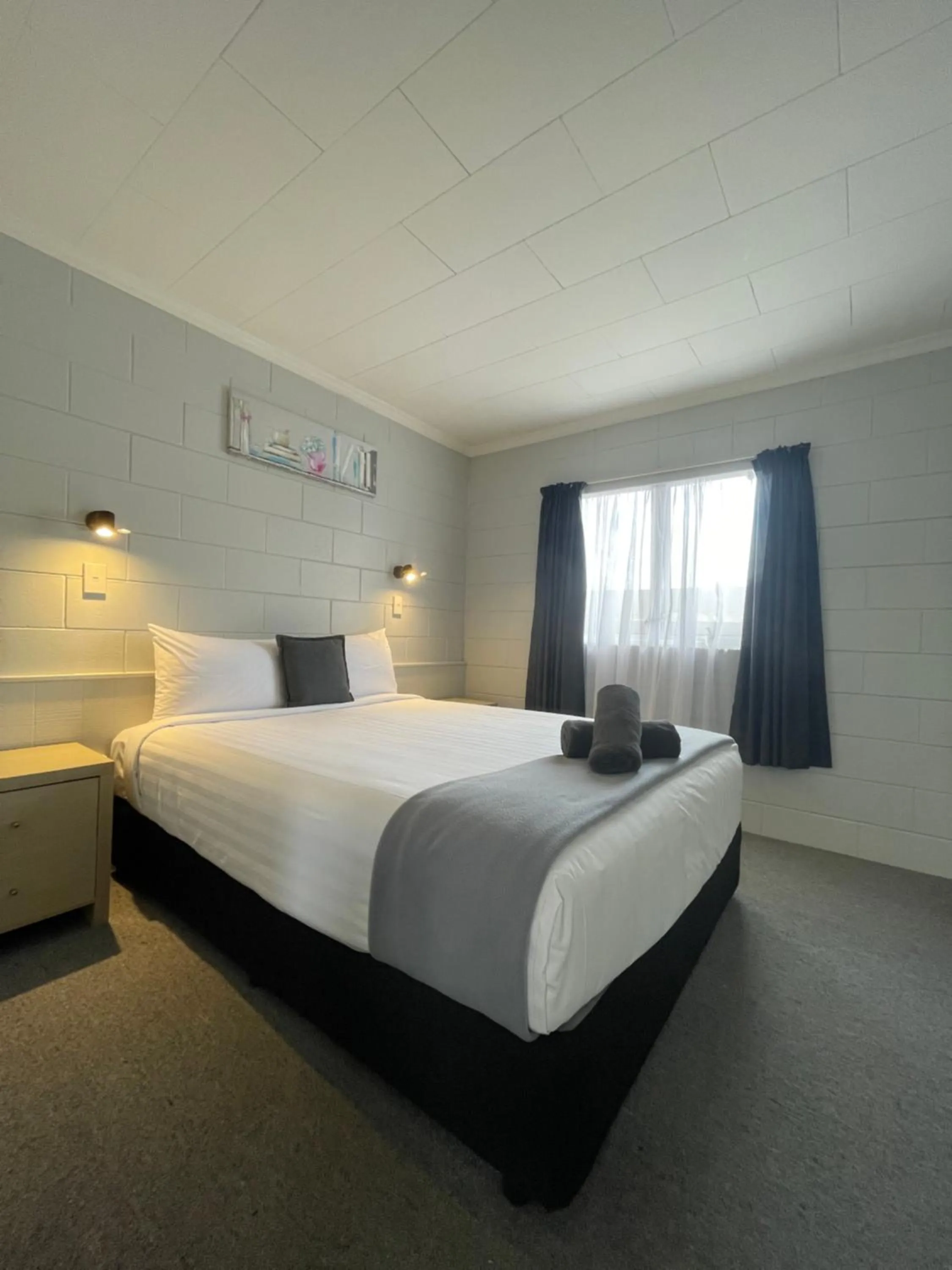 Bedroom, Bed in Kensington Motel