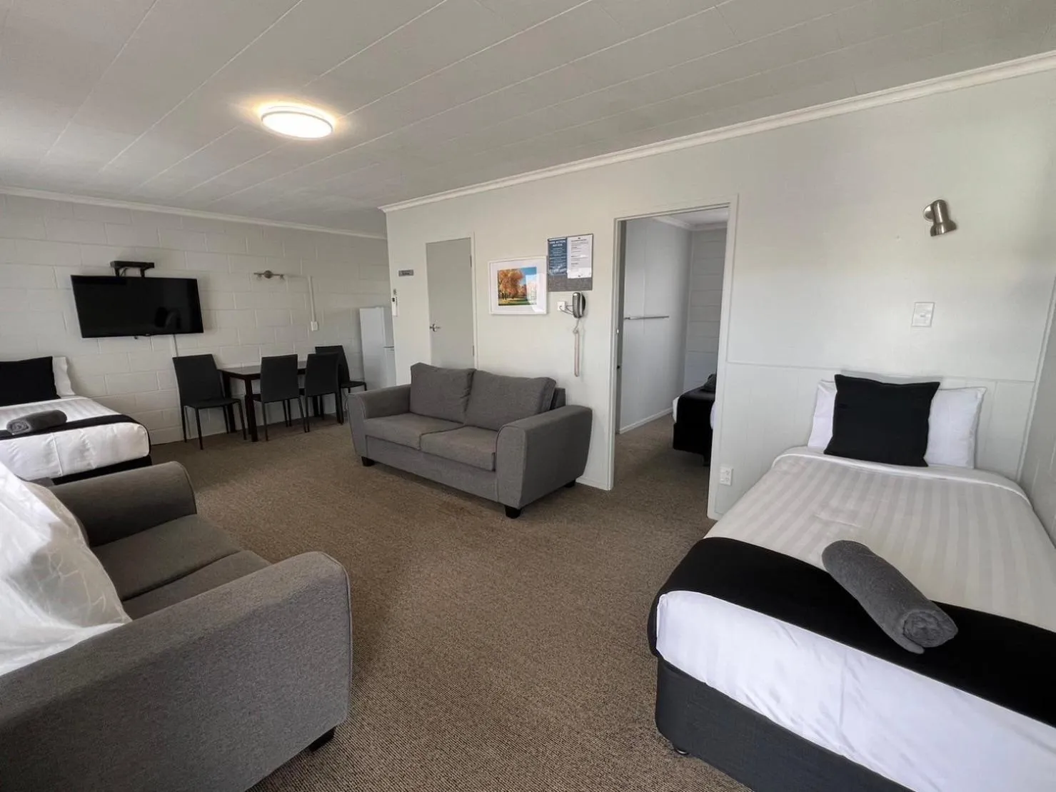 Bed in Kensington Motel