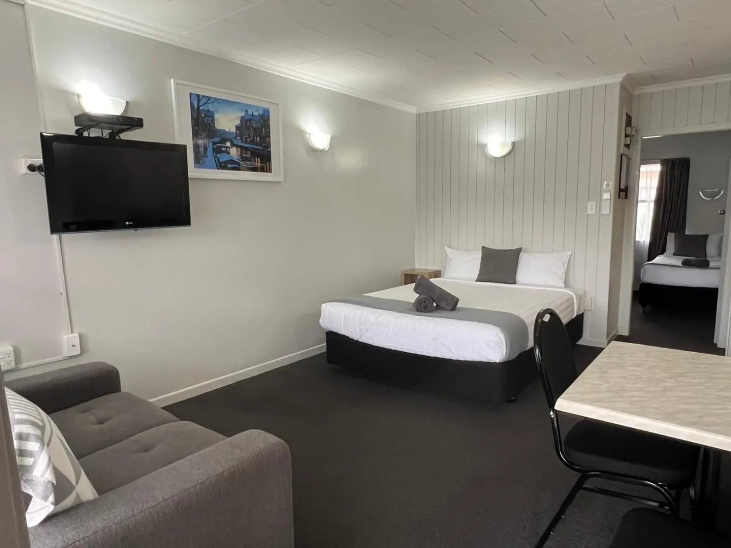 Bed in Kensington Motel