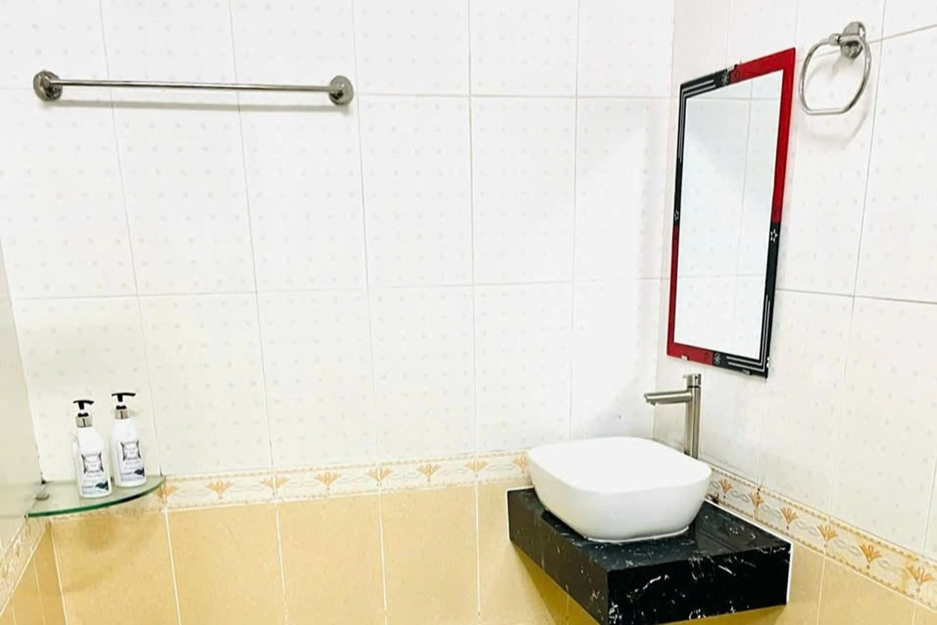 Bathroom in Hung Anh Hotel