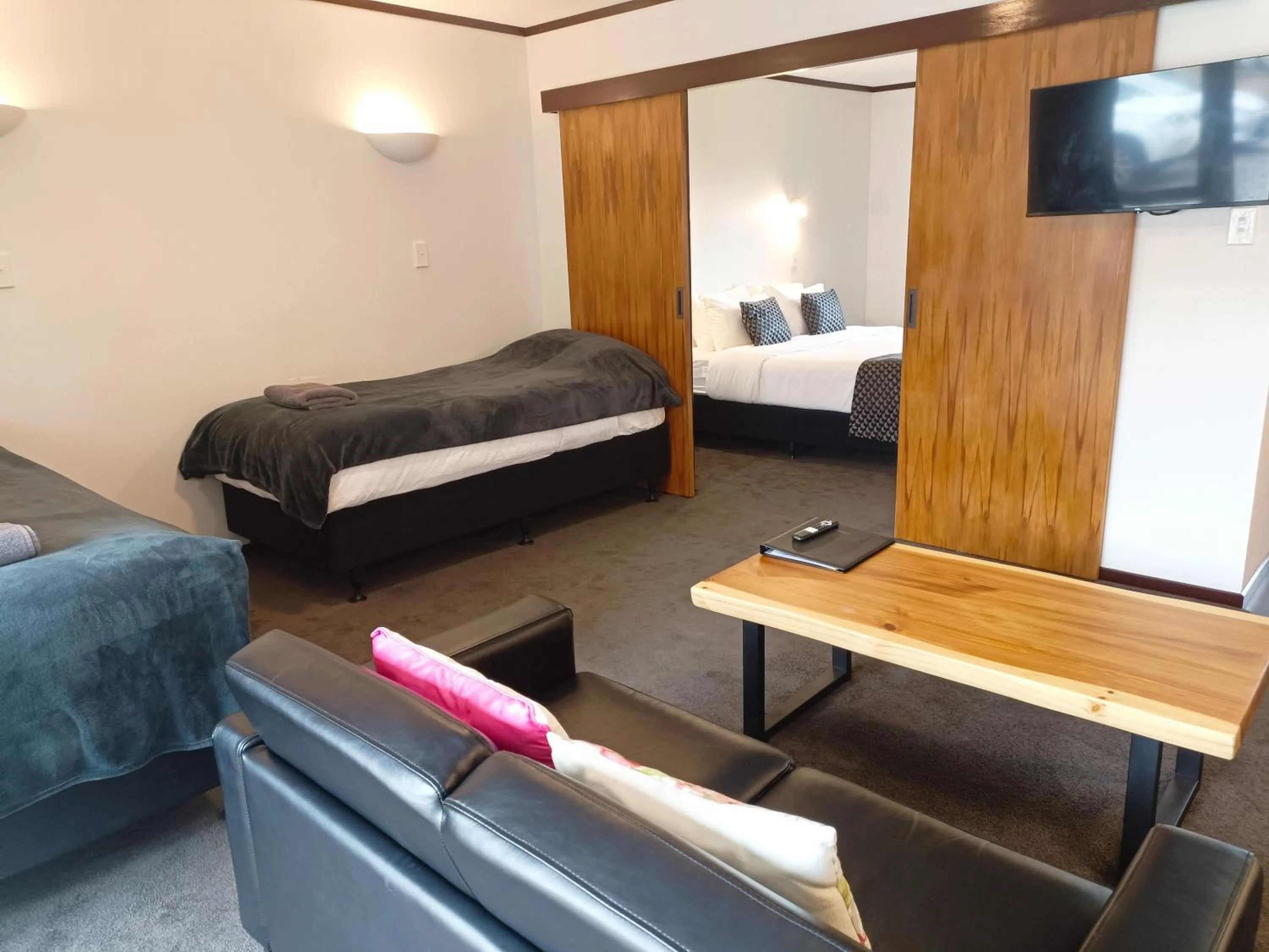 Photo of the whole room, Bed in Half Moon Bay Motel