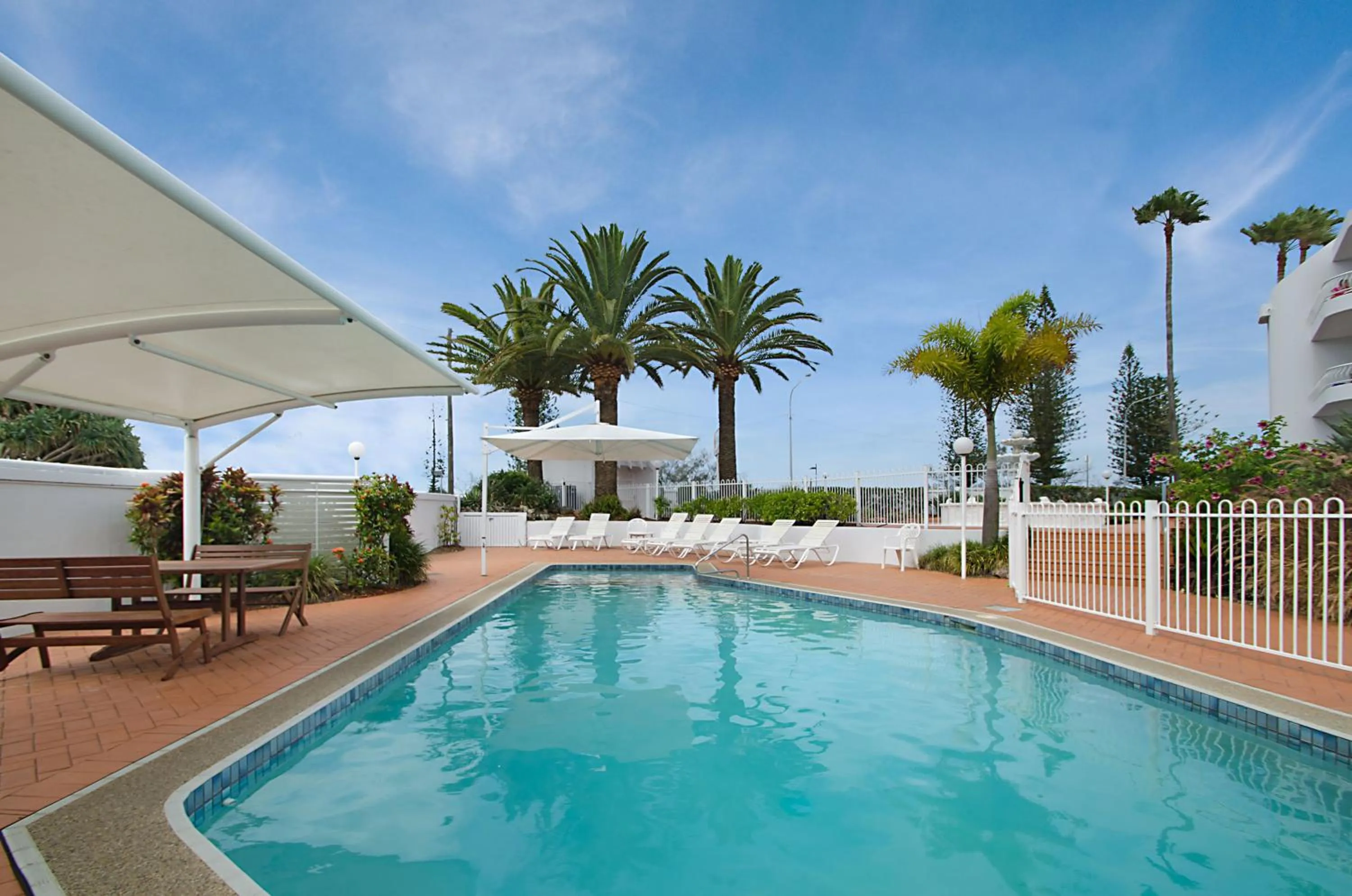 Day in Alexandria Apartments