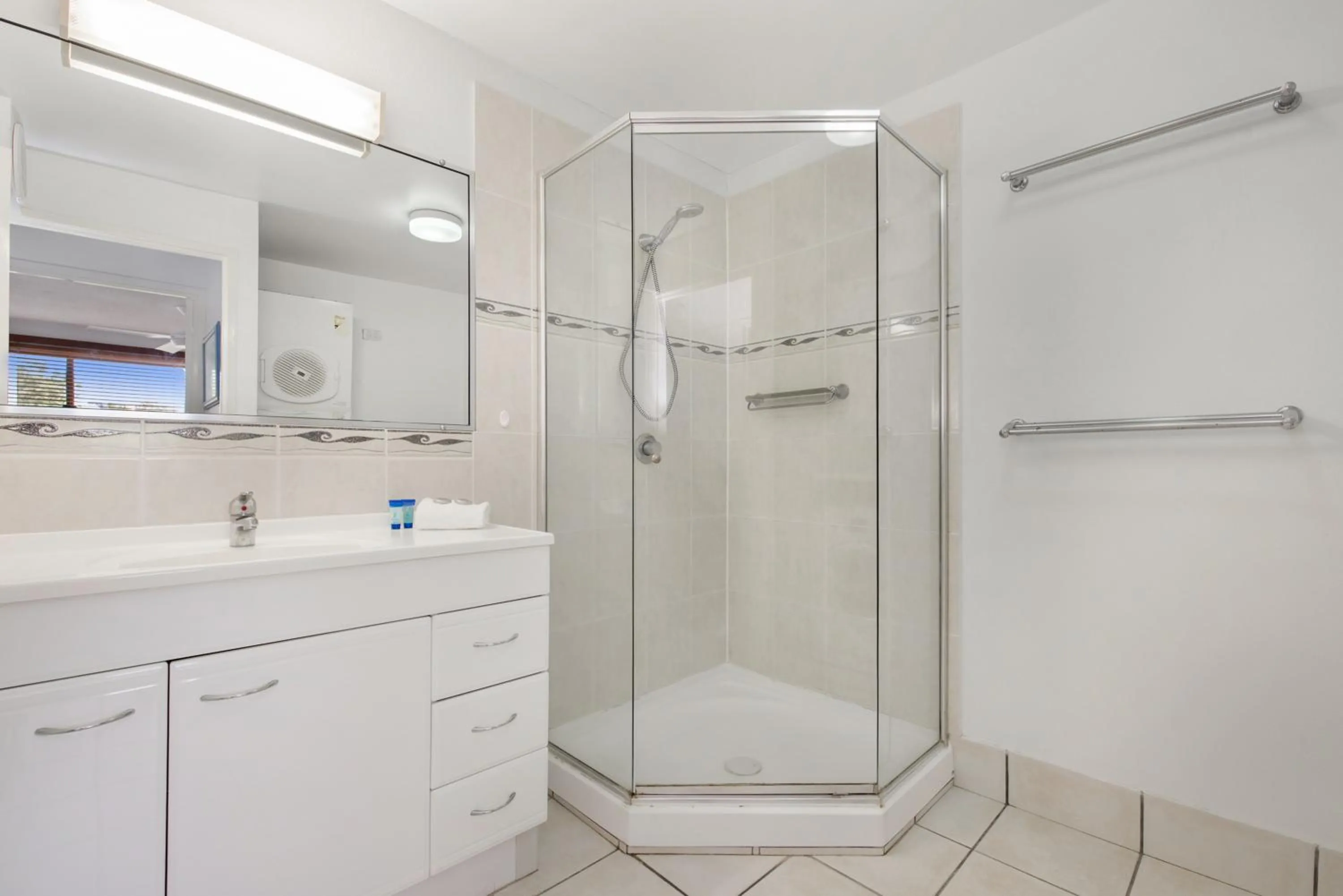 Shower in Alexandria Apartments