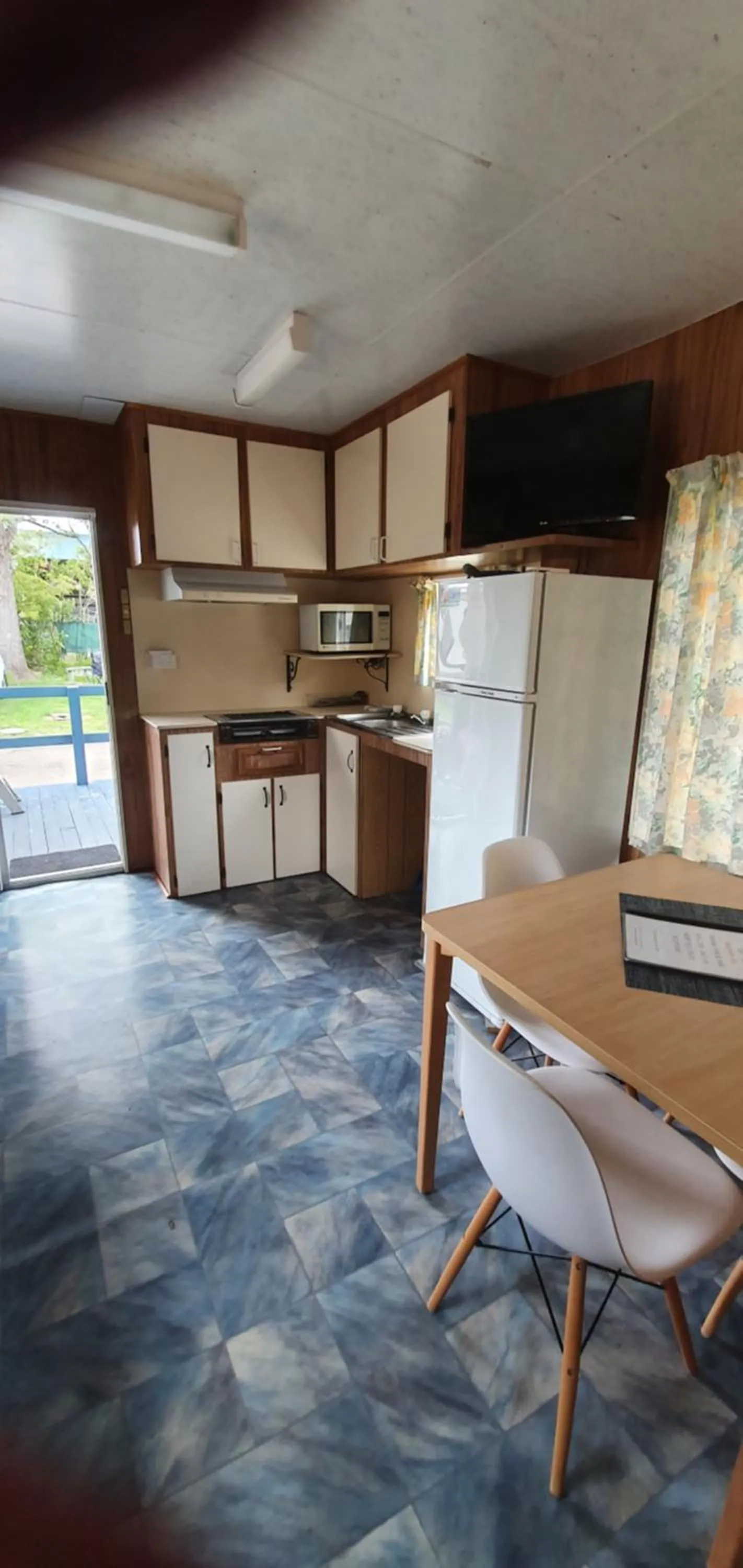 Kitchen or kitchenette in Batemans Bay Holiday Park & Hostel