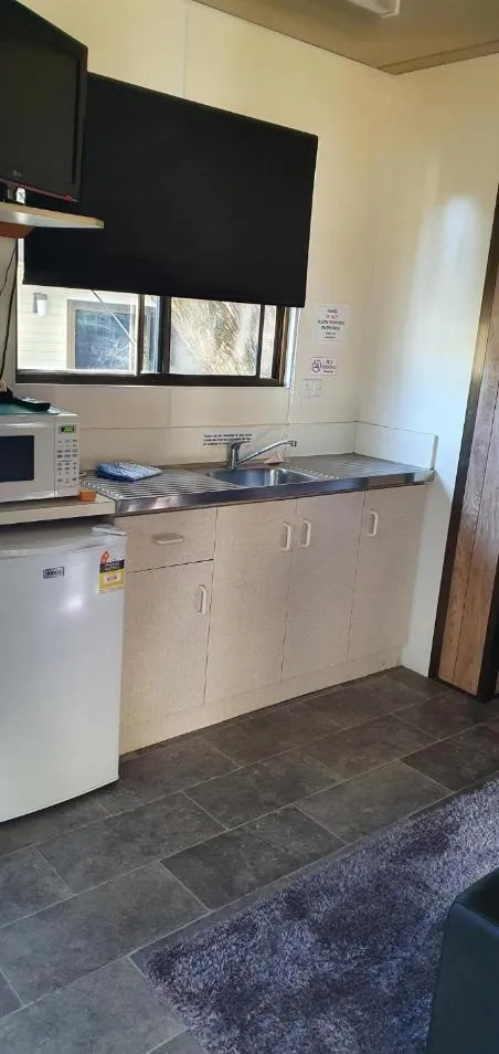 Kitchen or kitchenette in Batemans Bay Holiday Park & Hostel