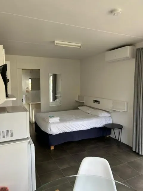 Bed in Batemans Bay Holiday Park & Hostel