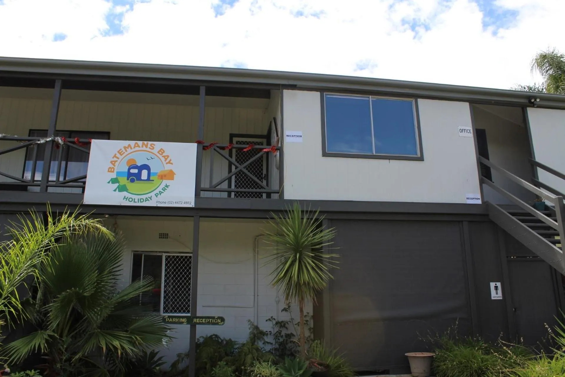 Facade/entrance in Batemans Bay Holiday Park & Hostel