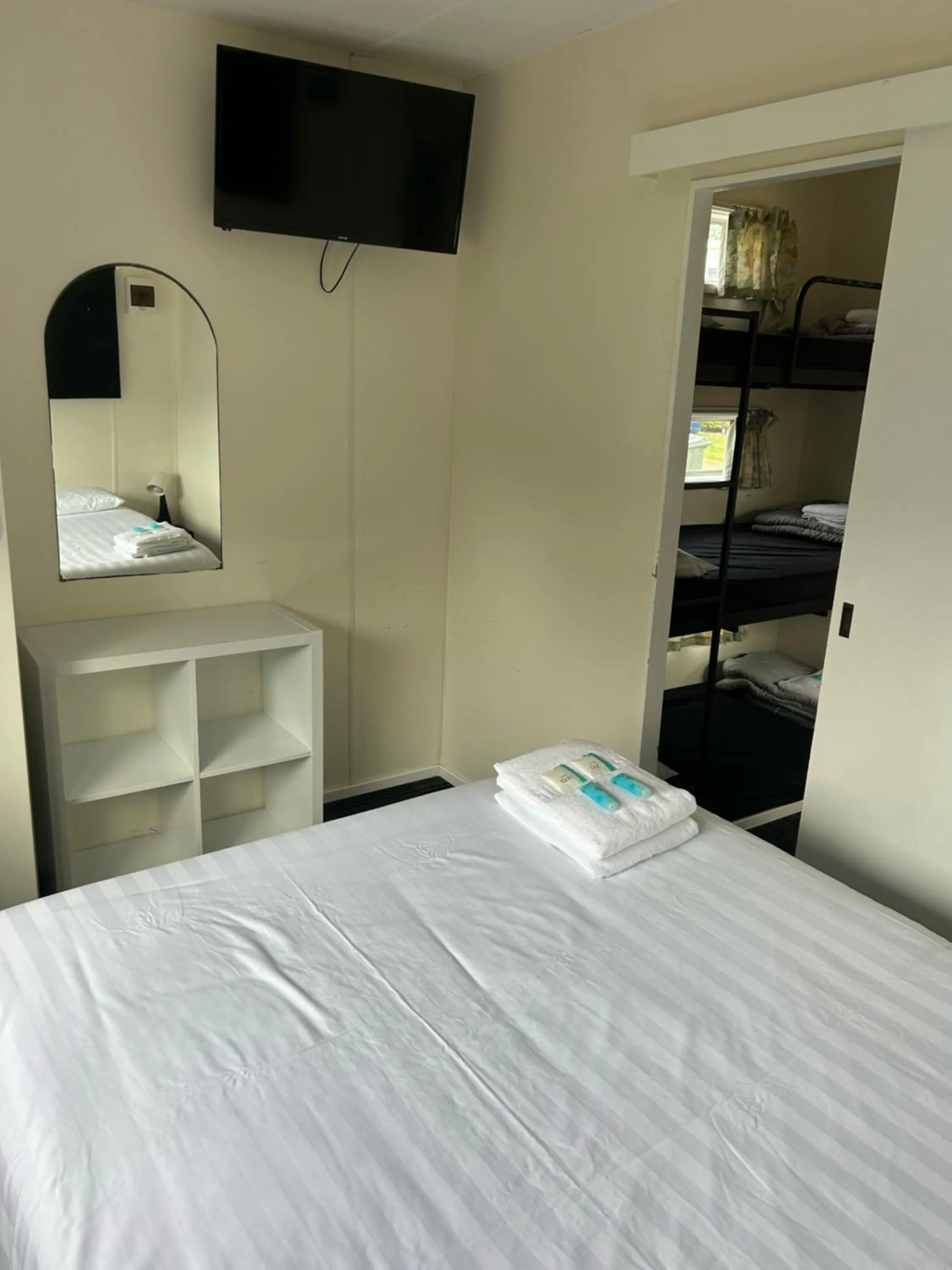 Bedroom, Bed in Batemans Bay Holiday Park & Hostel