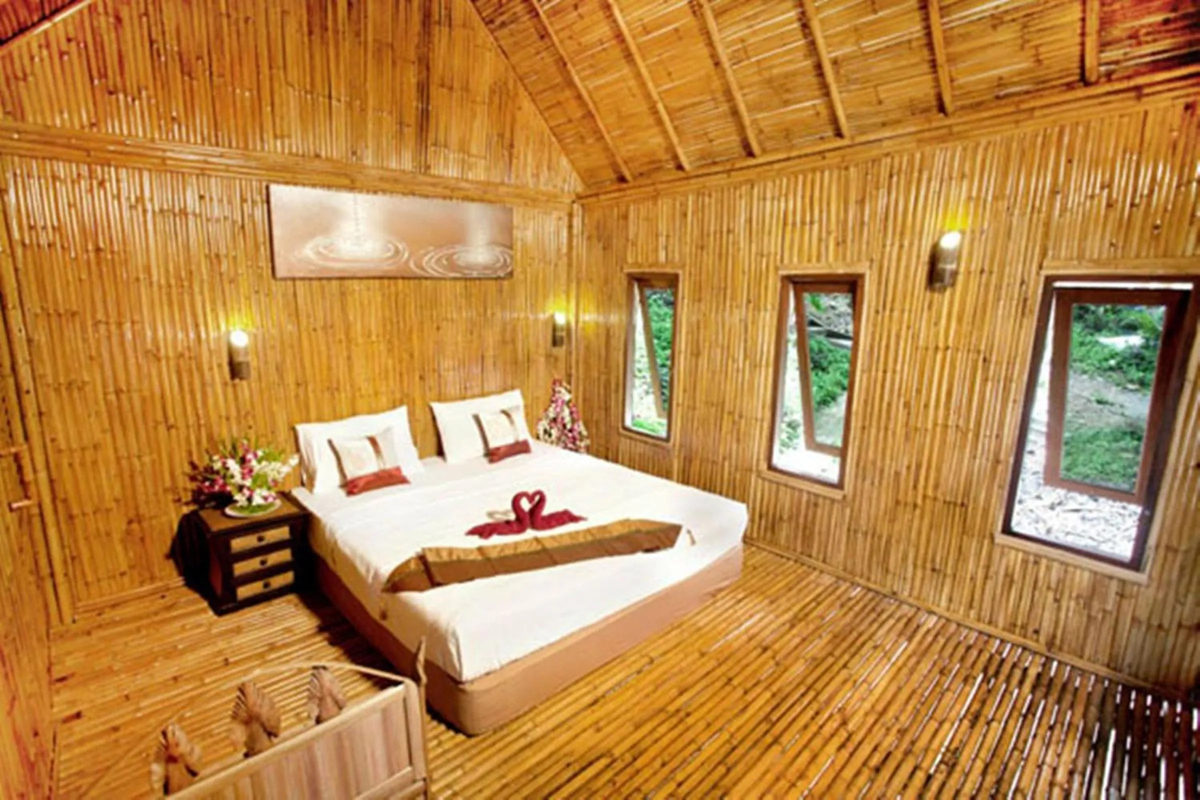 Photo of the whole room, Bed in The Cove Phi Phi