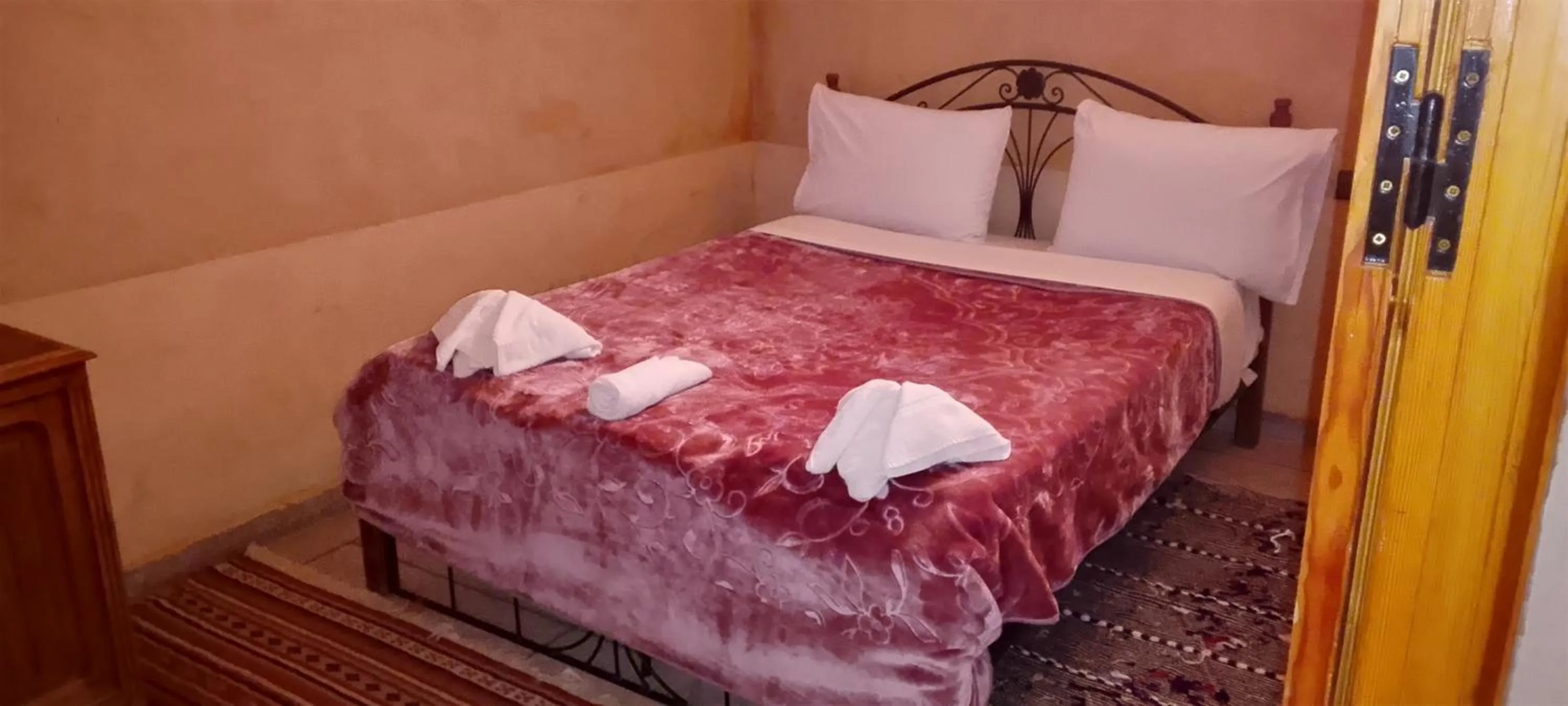 Bed in Auberge Restaurant Zahra