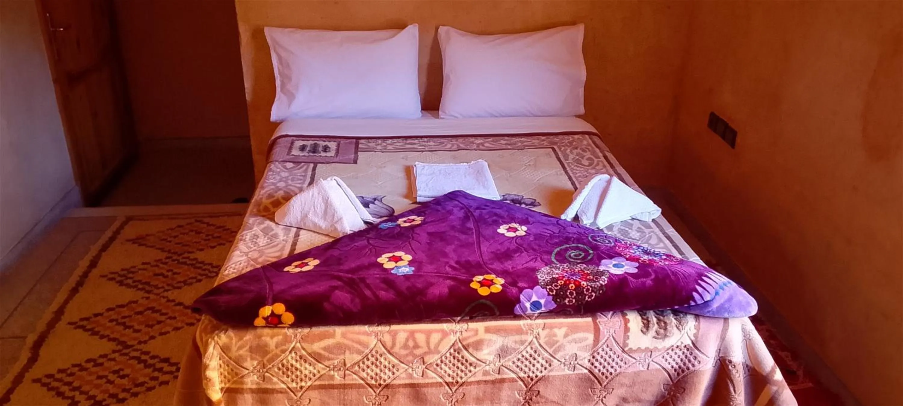 Bed in Auberge Restaurant Zahra