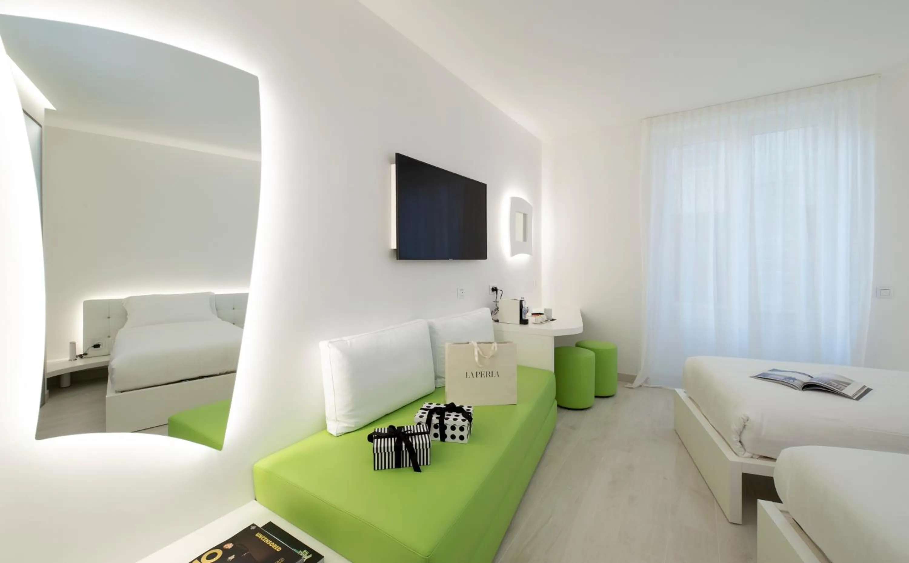 Coffee/tea facilities, Bed in AHD Rooms