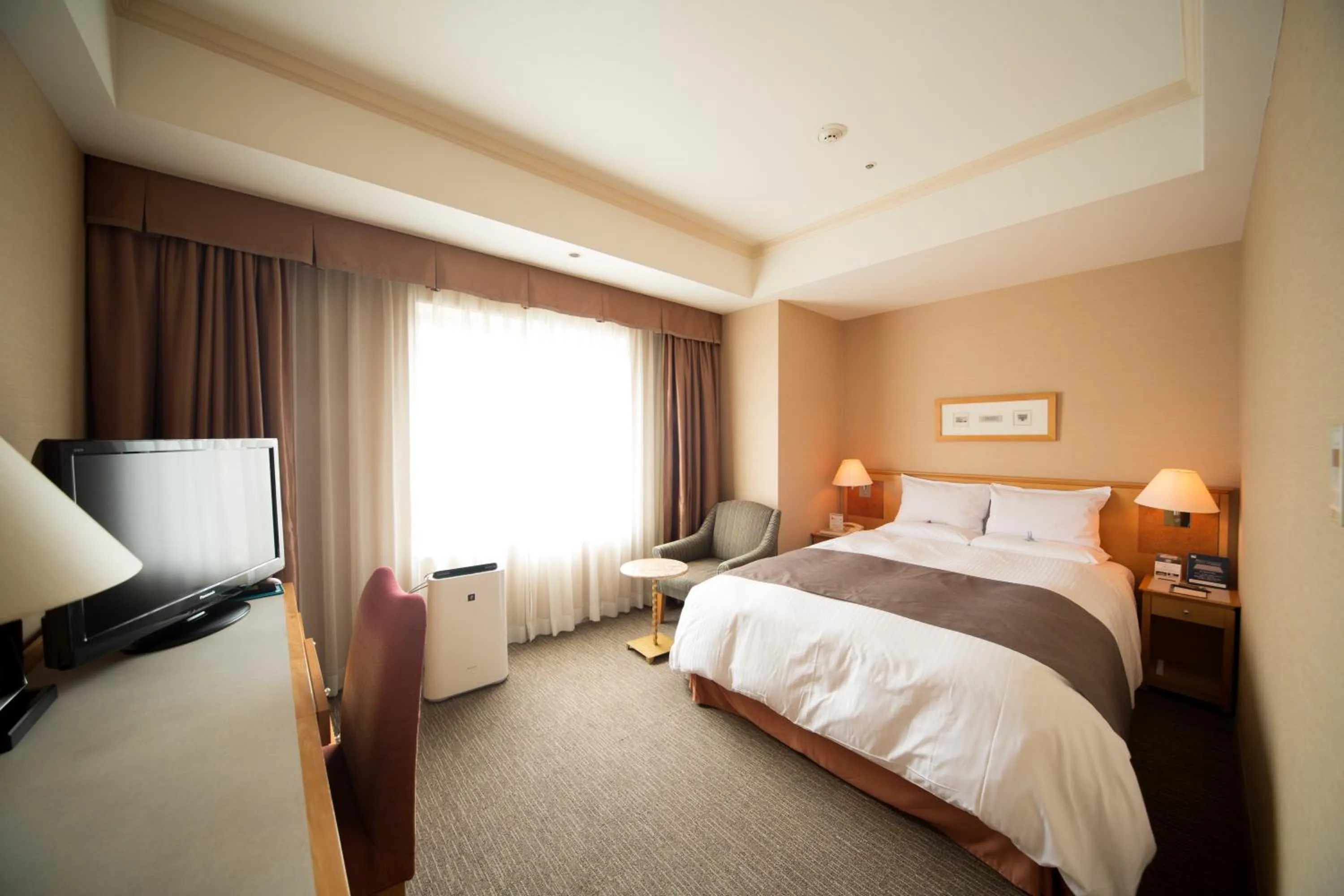 Bed in Rembrandt Hotel Ebina