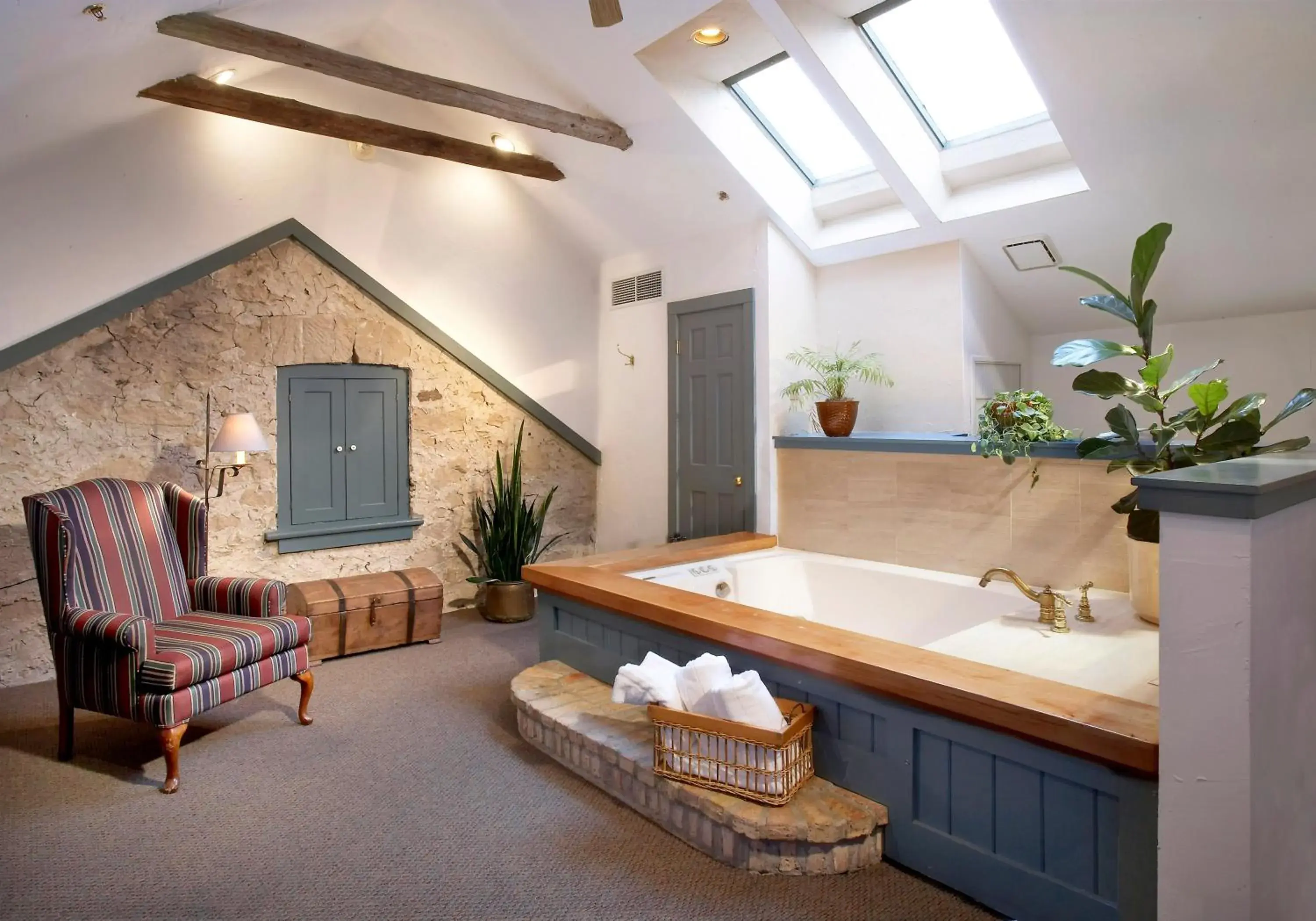 King Suite in Washington House Inn King Suite in Washington House Inn