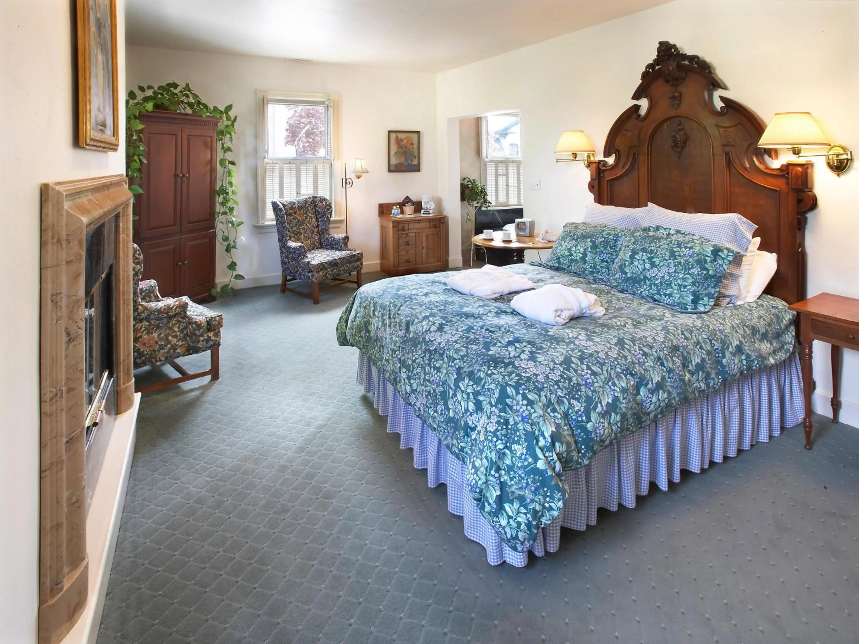 Bed in Washington House Inn