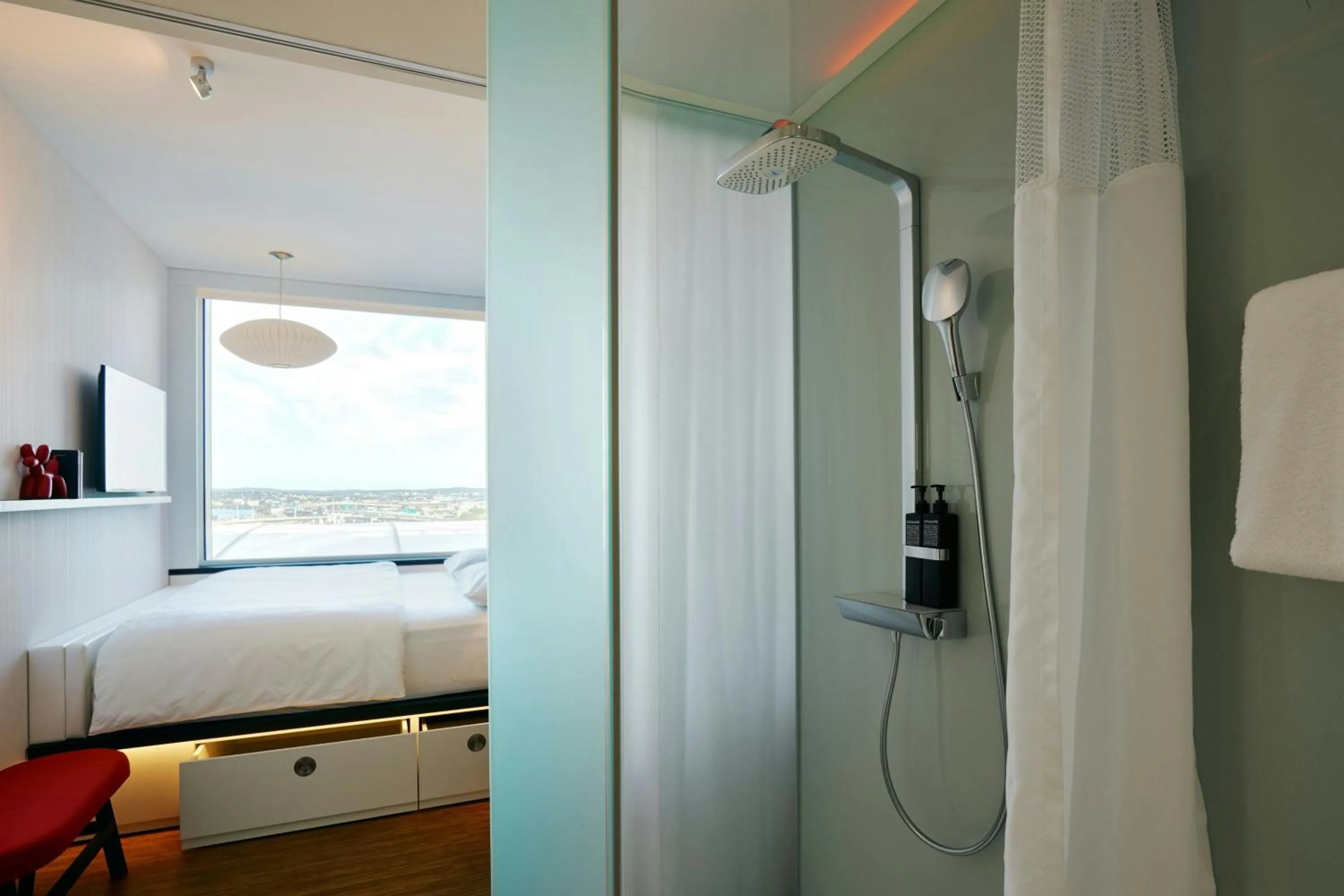 Bedroom in citizenM Boston North Station