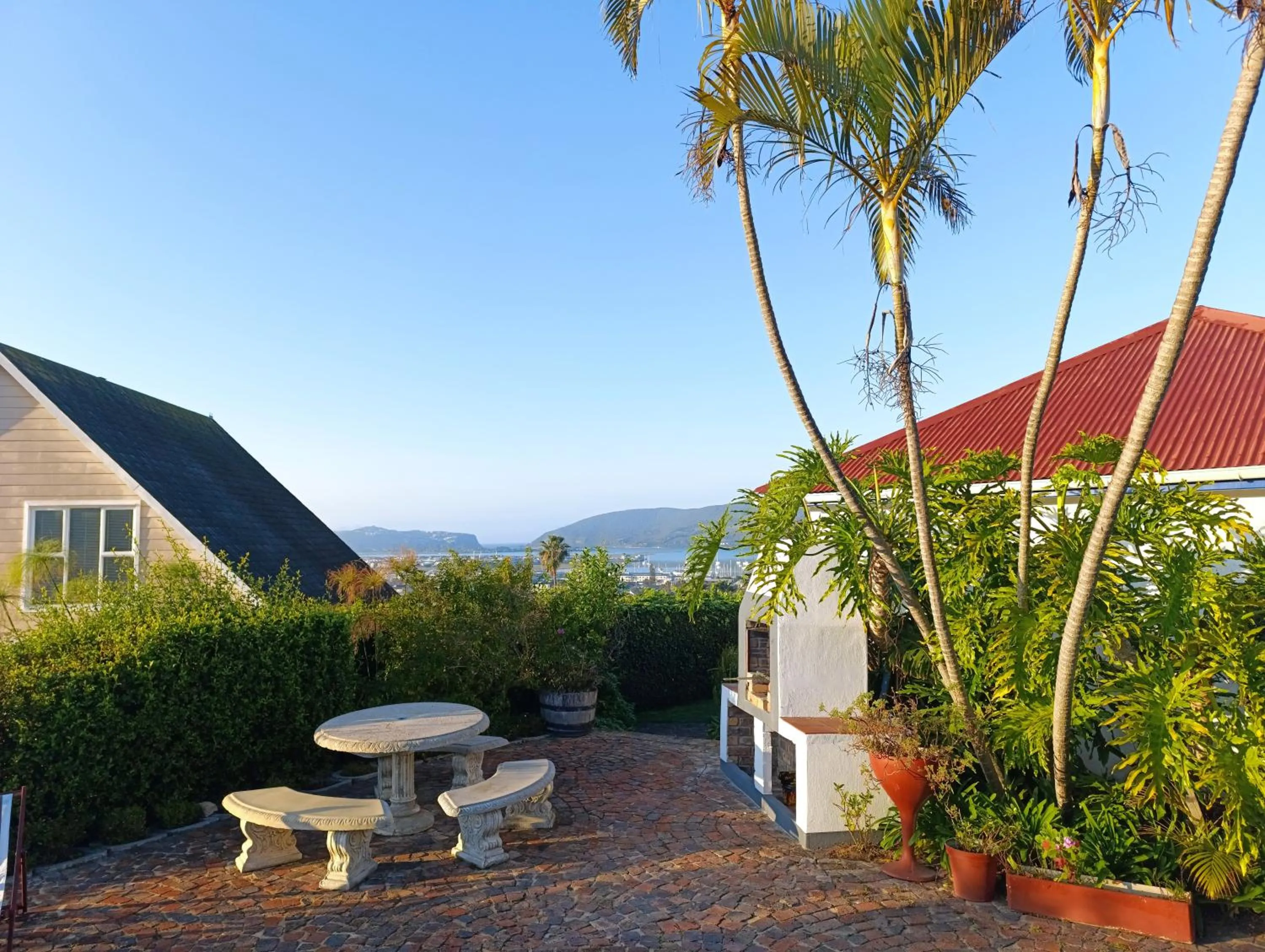 Garden view in Guinea Fowl Lodge - Lagoon & Heads View B&B, Central Knysna