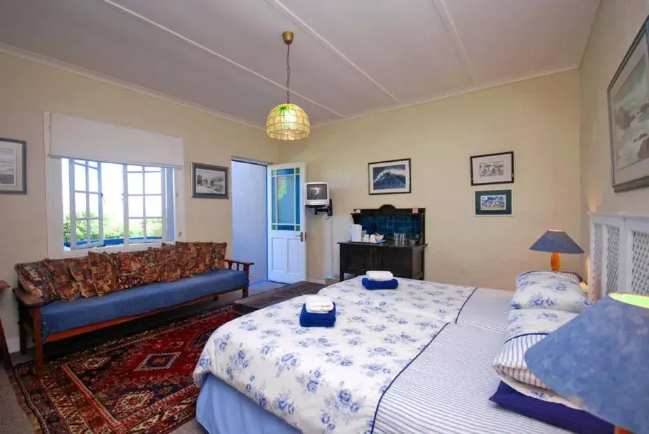 Double Room with Balcony or Patio - single occupancy in Guinea Fowl Lodge - Lagoon & Heads View B&B, Central Knysna Double Room with Balcony or Patio - single occupancy in Guinea Fowl Lodge - Lagoon & Heads View B&B, Central Knysna