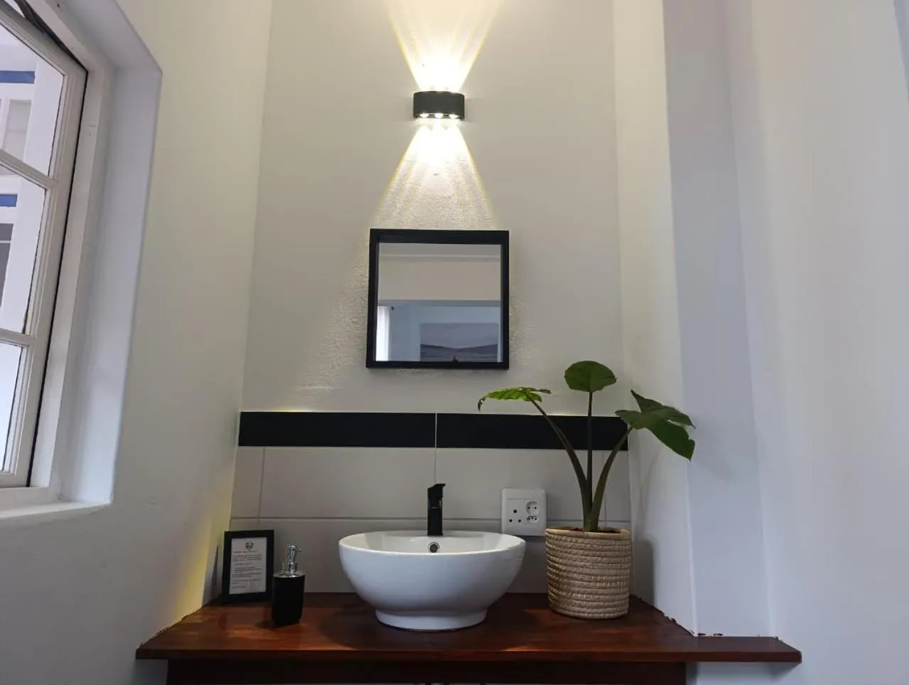 Bathroom in Guinea Fowl Lodge - Lagoon & Heads View B&B, Central Knysna