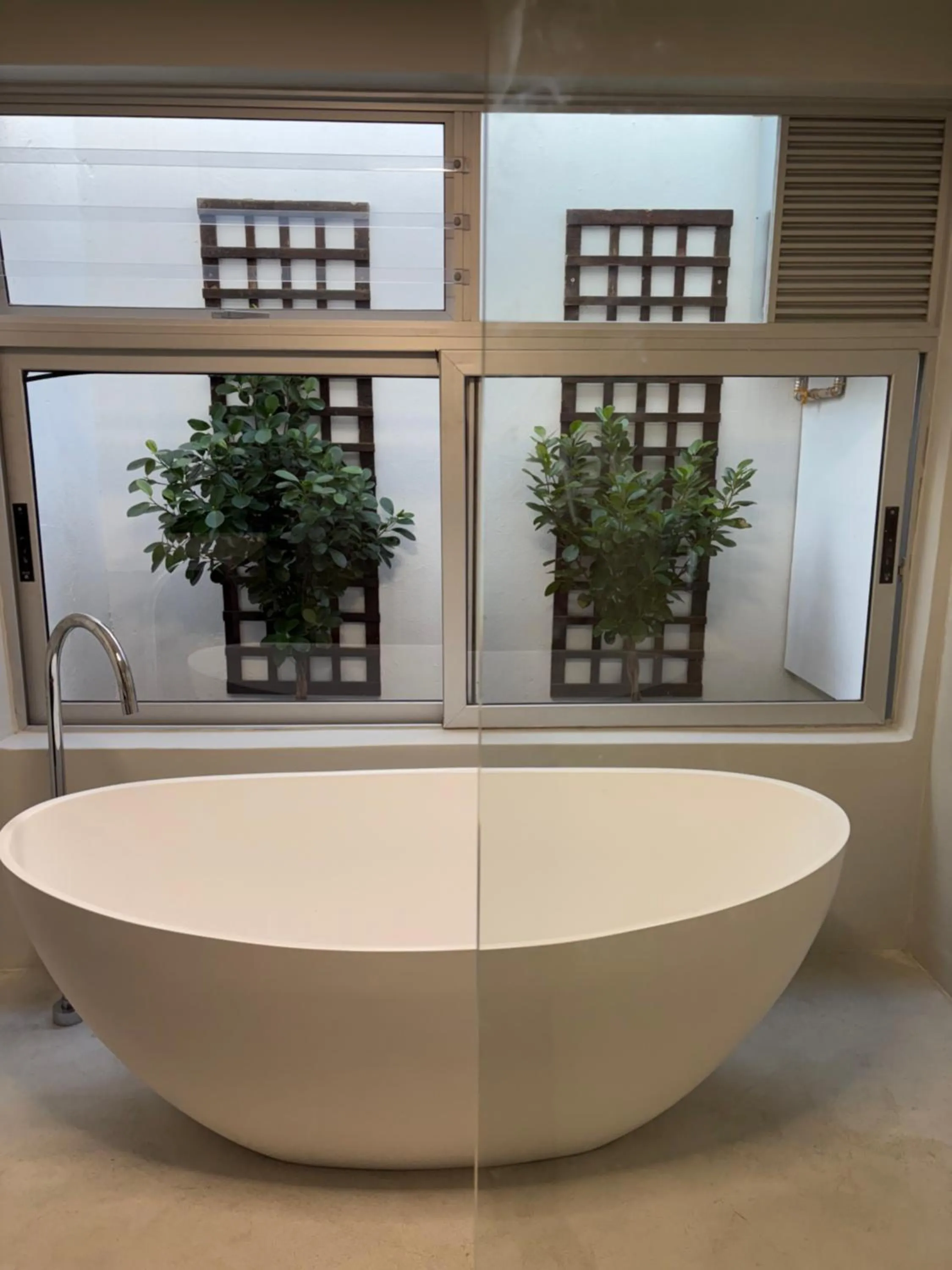 Sixteen Guesthouse on Main