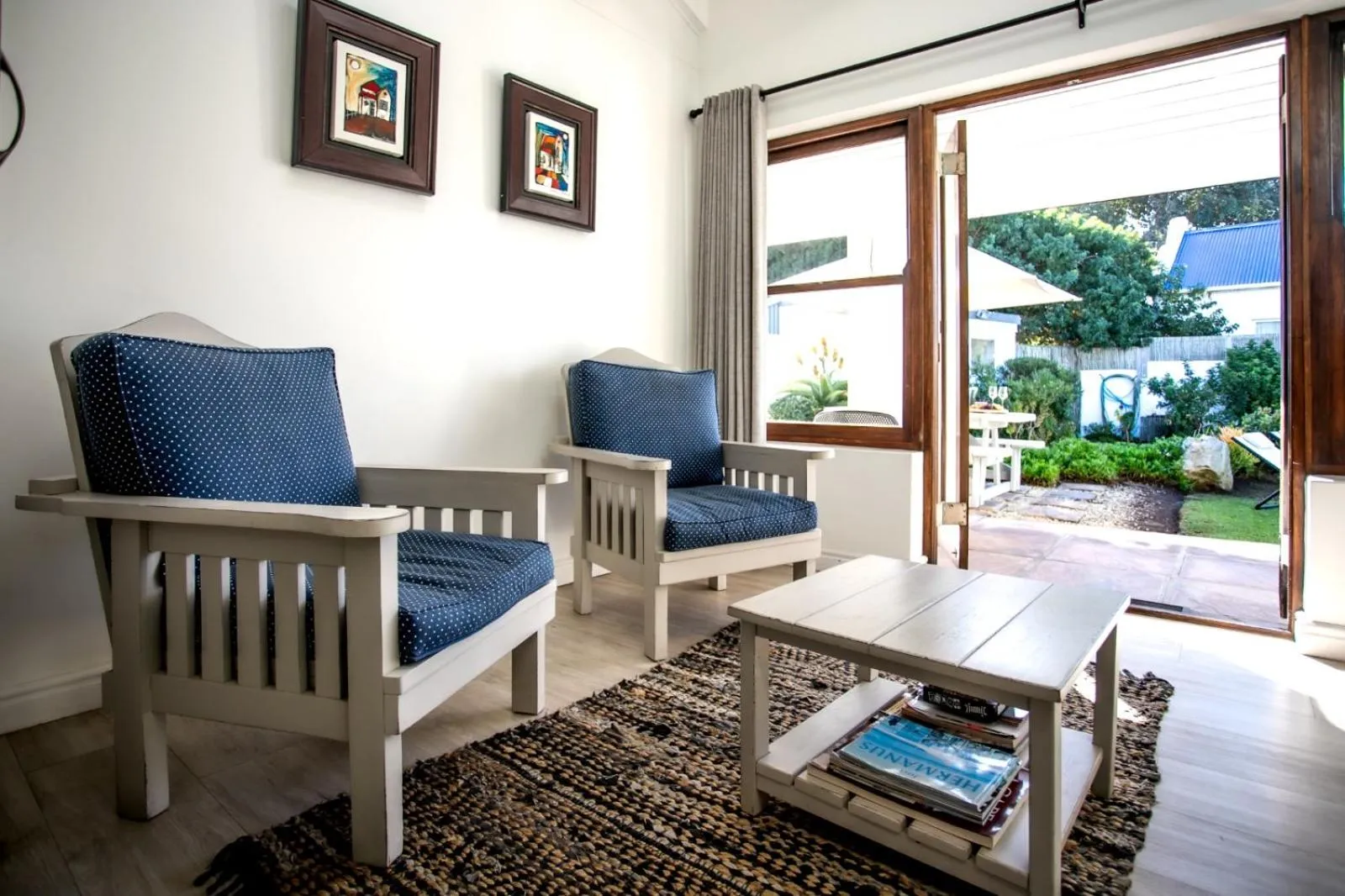 Sixteen Guesthouse on Main