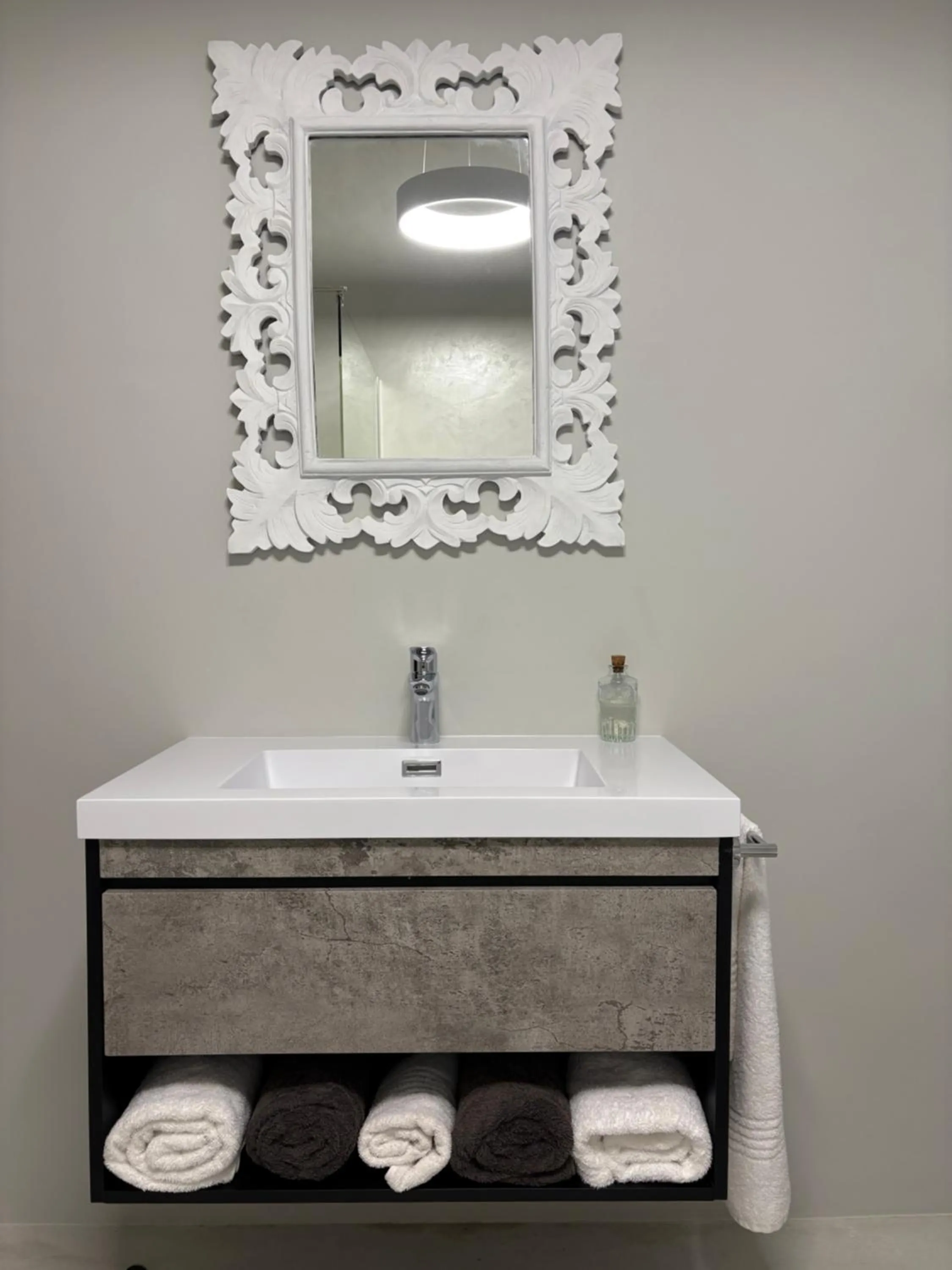 Sixteen Guesthouse on Main