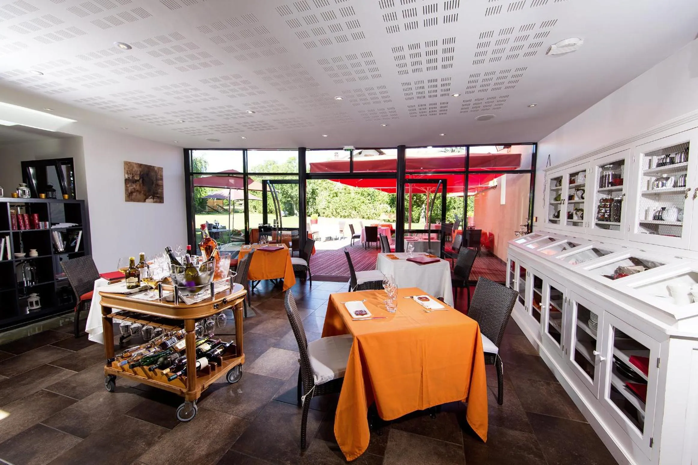 Patio in Hôtel Auberge de Chavannes
