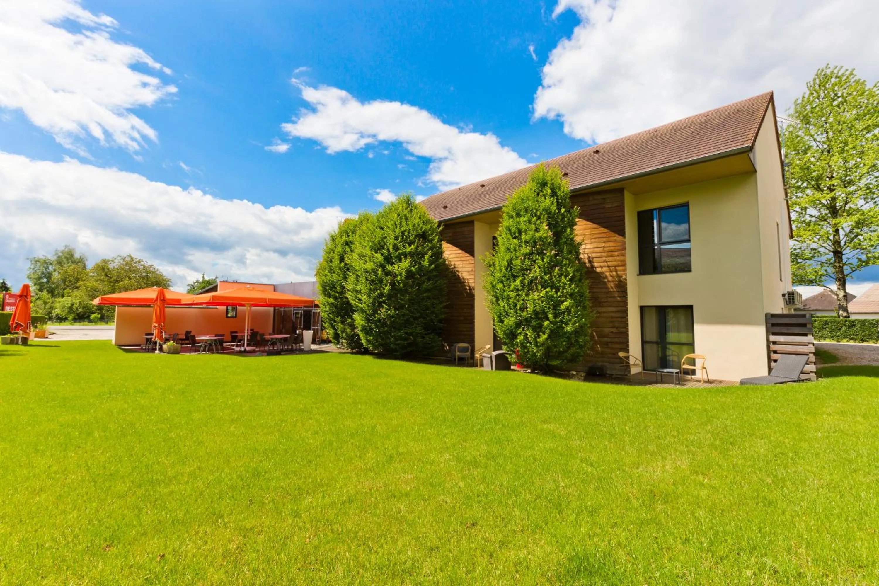 Garden in Hôtel Auberge de Chavannes