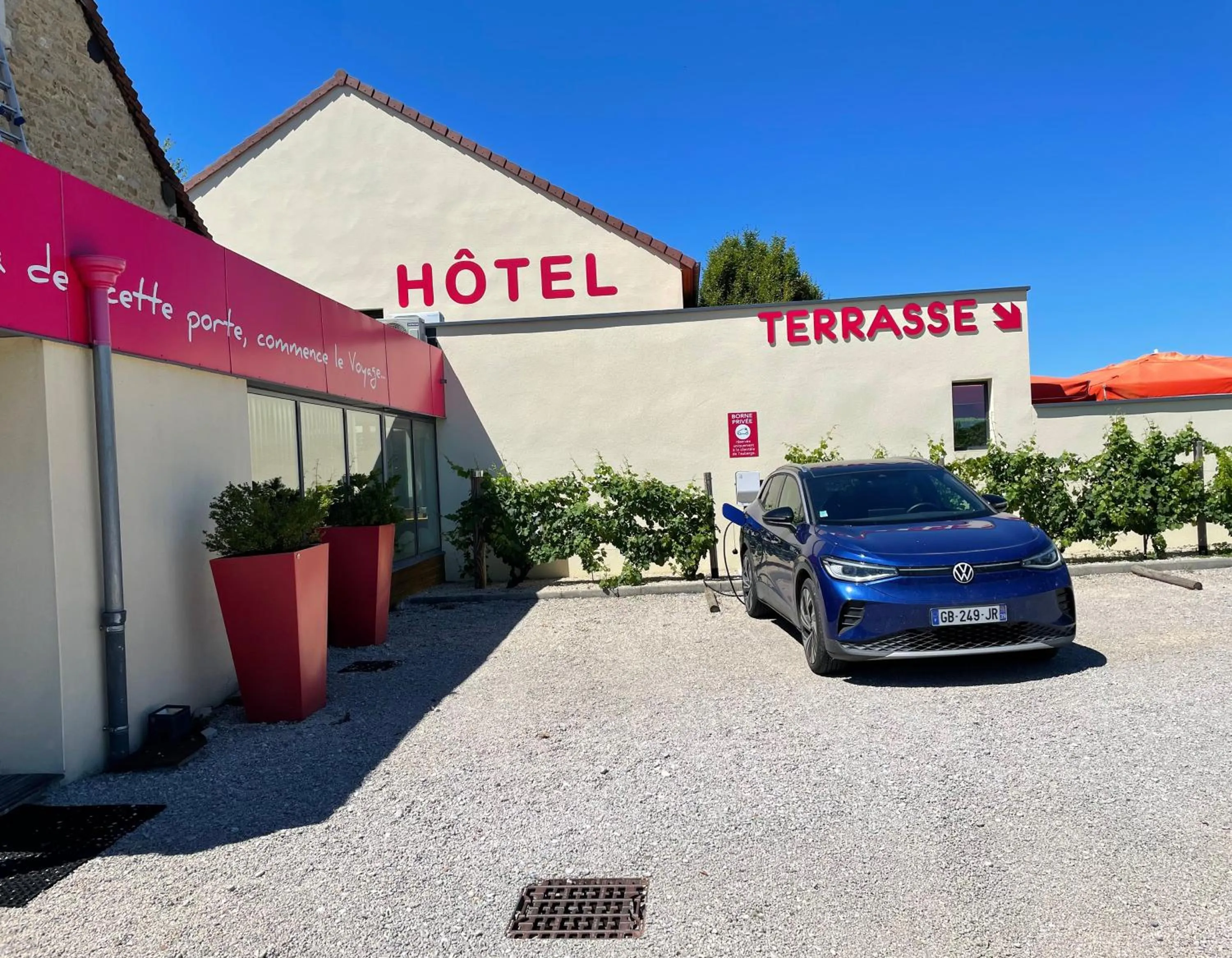 Parking in Hôtel Auberge de Chavannes