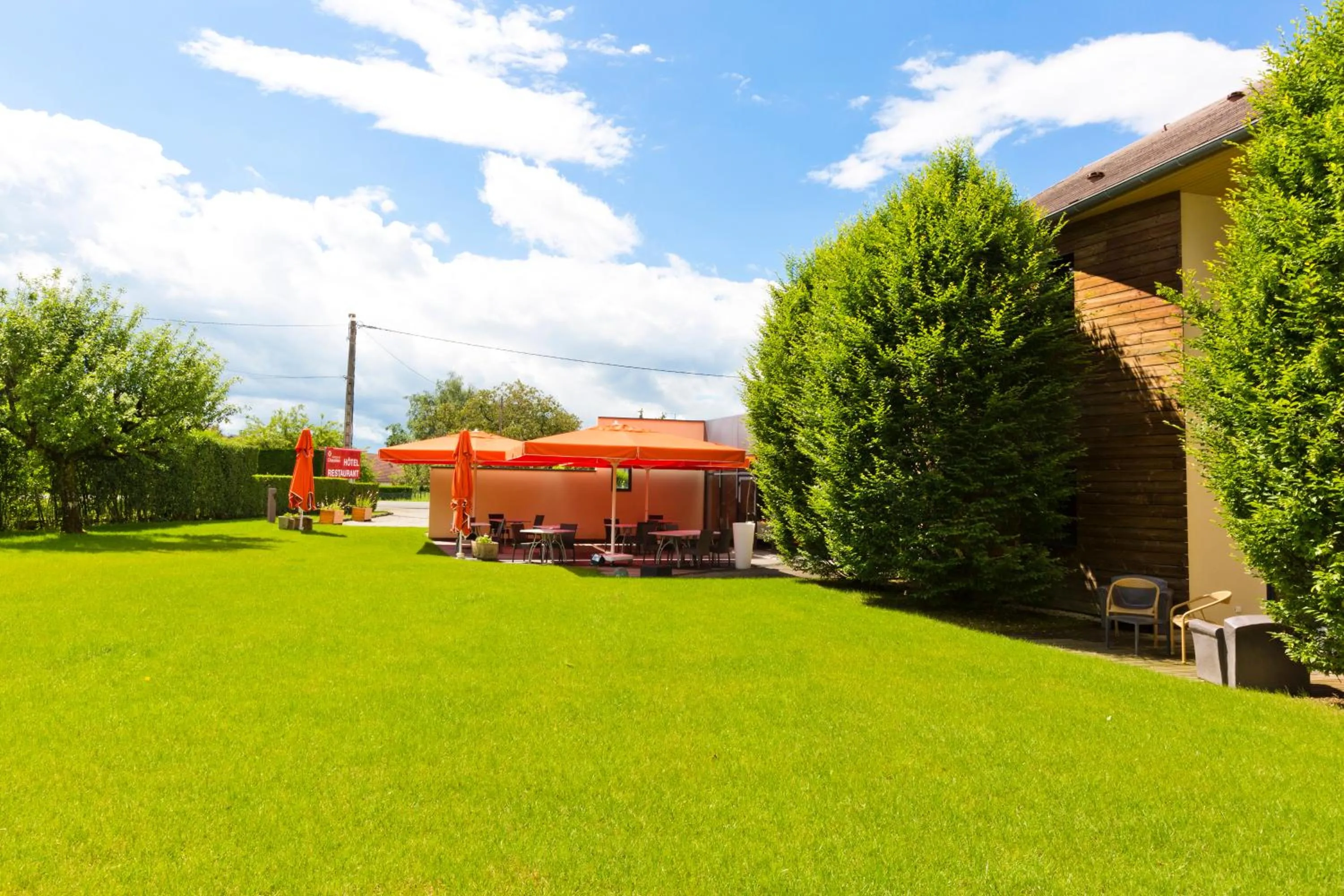 Garden in Hôtel Auberge de Chavannes