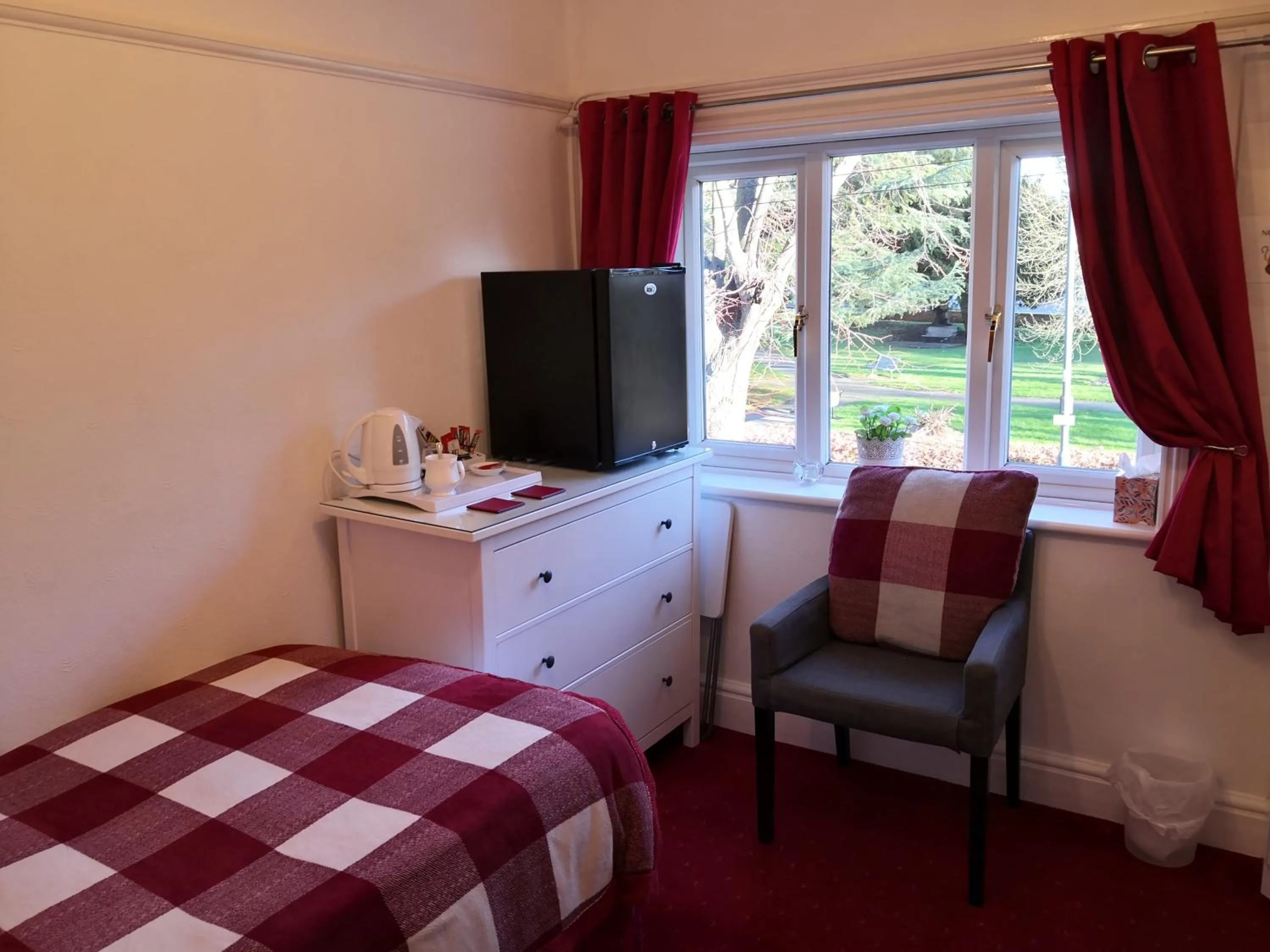 Bedroom, Bed in Ashgrove House