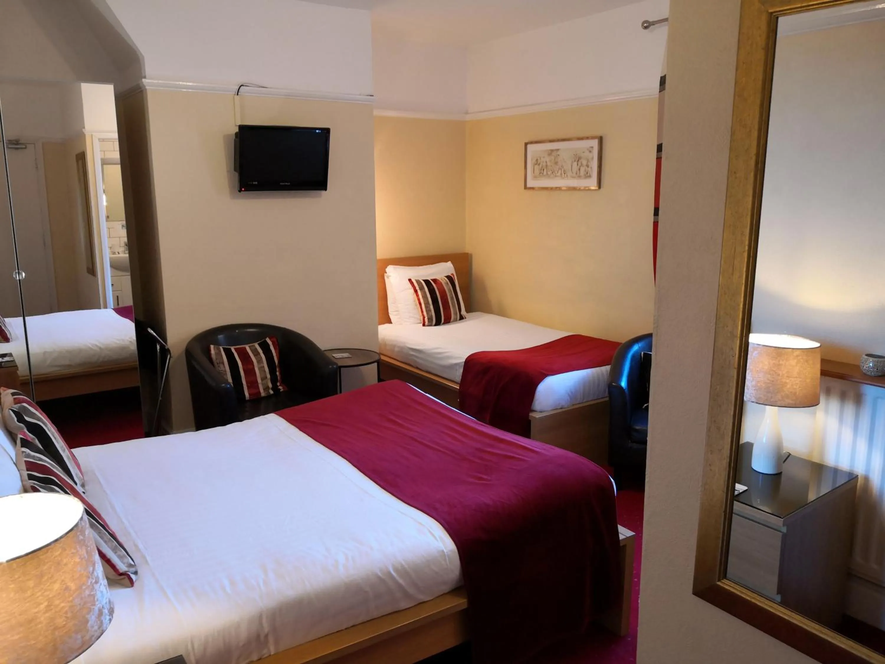 Bedroom, Bed in Ashgrove House