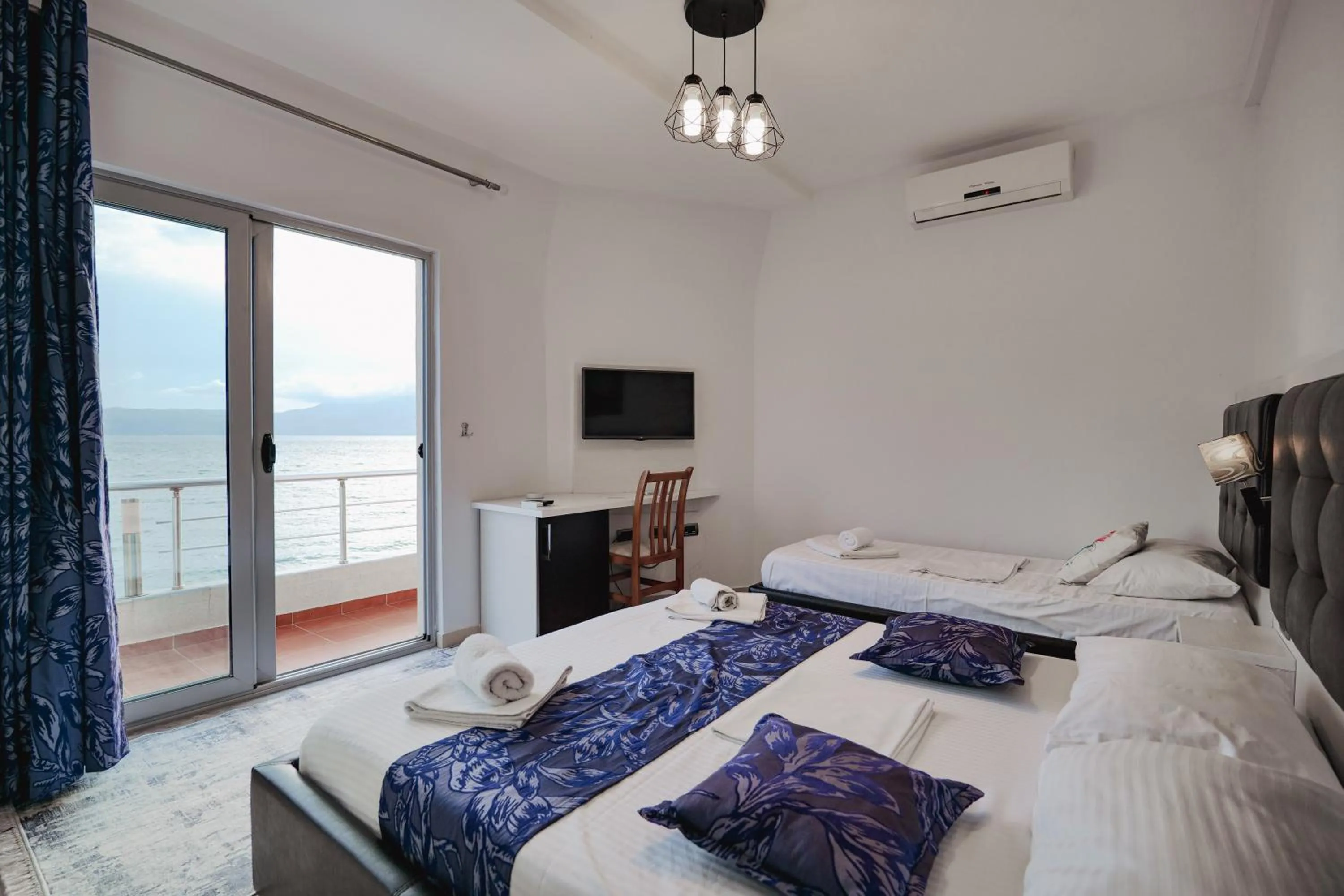 Communal lounge/ TV room in Grand Hotel Aita