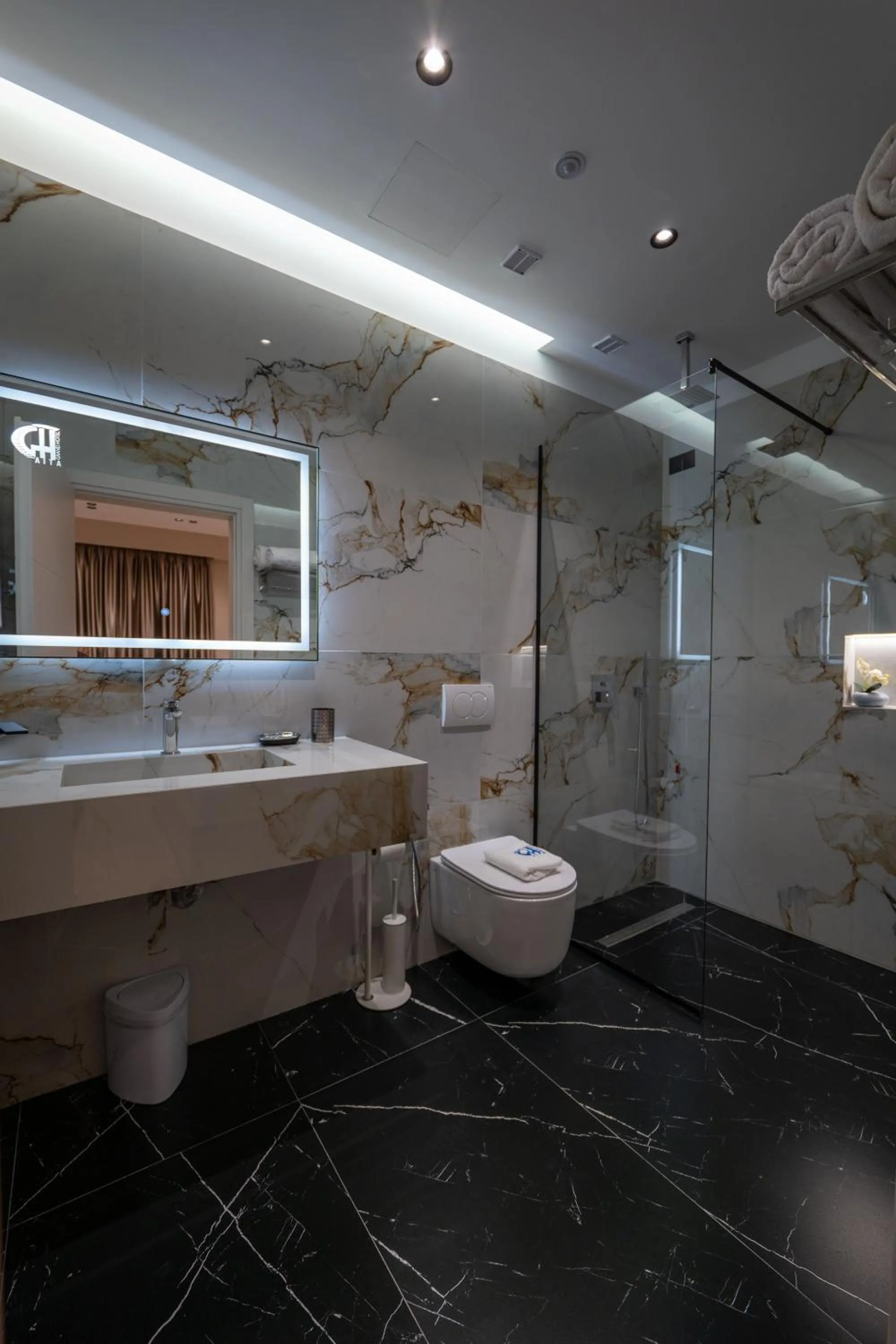 Bathroom in Grand Hotel Aita