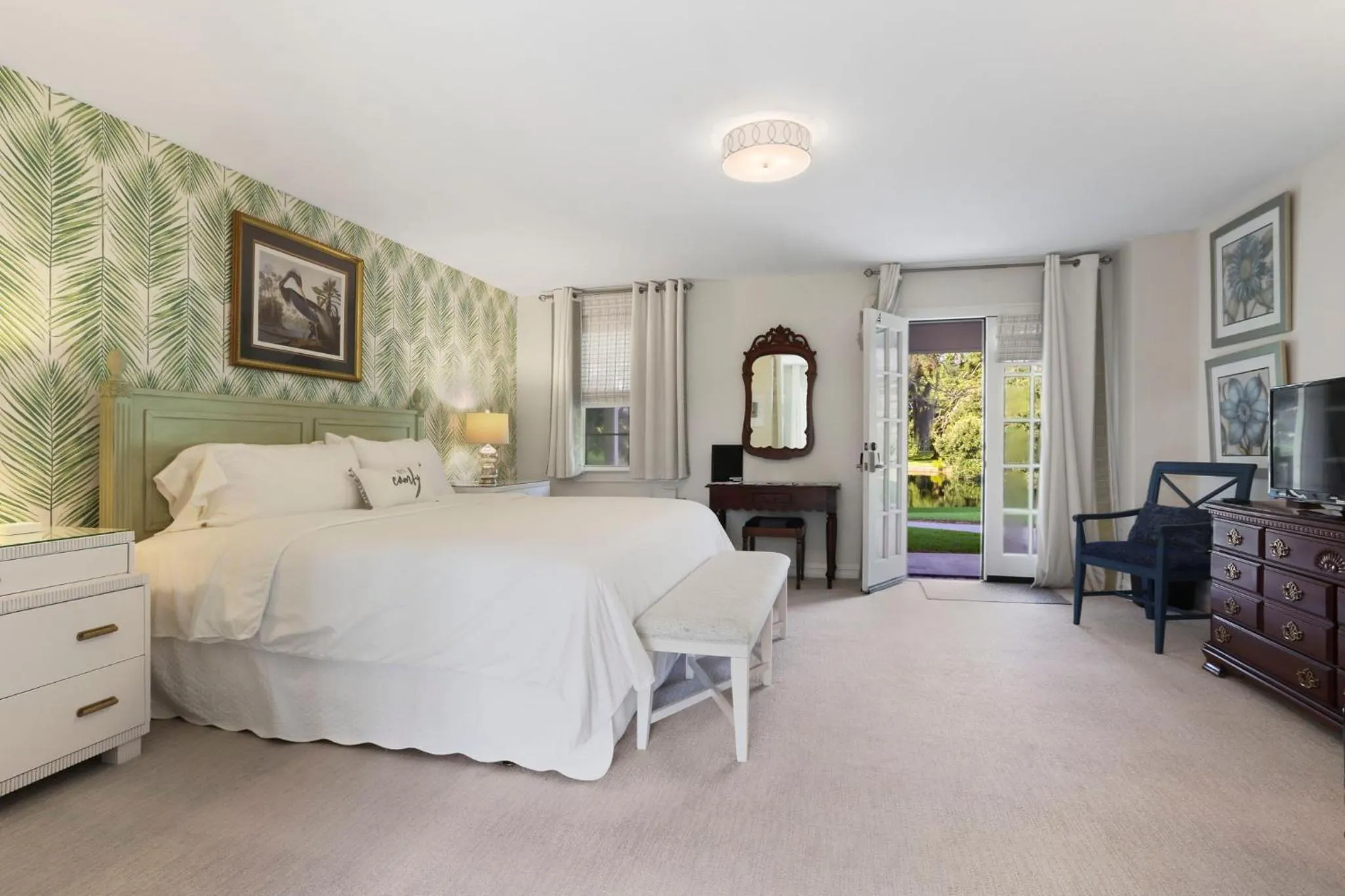 Bed in Greenwood Plantation B&B Inn