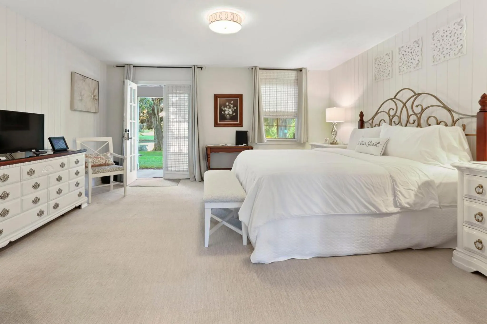 Bed in Greenwood Plantation B&B Inn