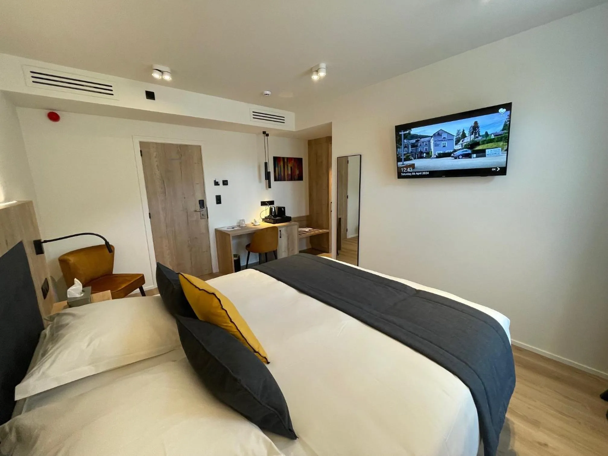 Bed in Hotel Le Charme de la Semois