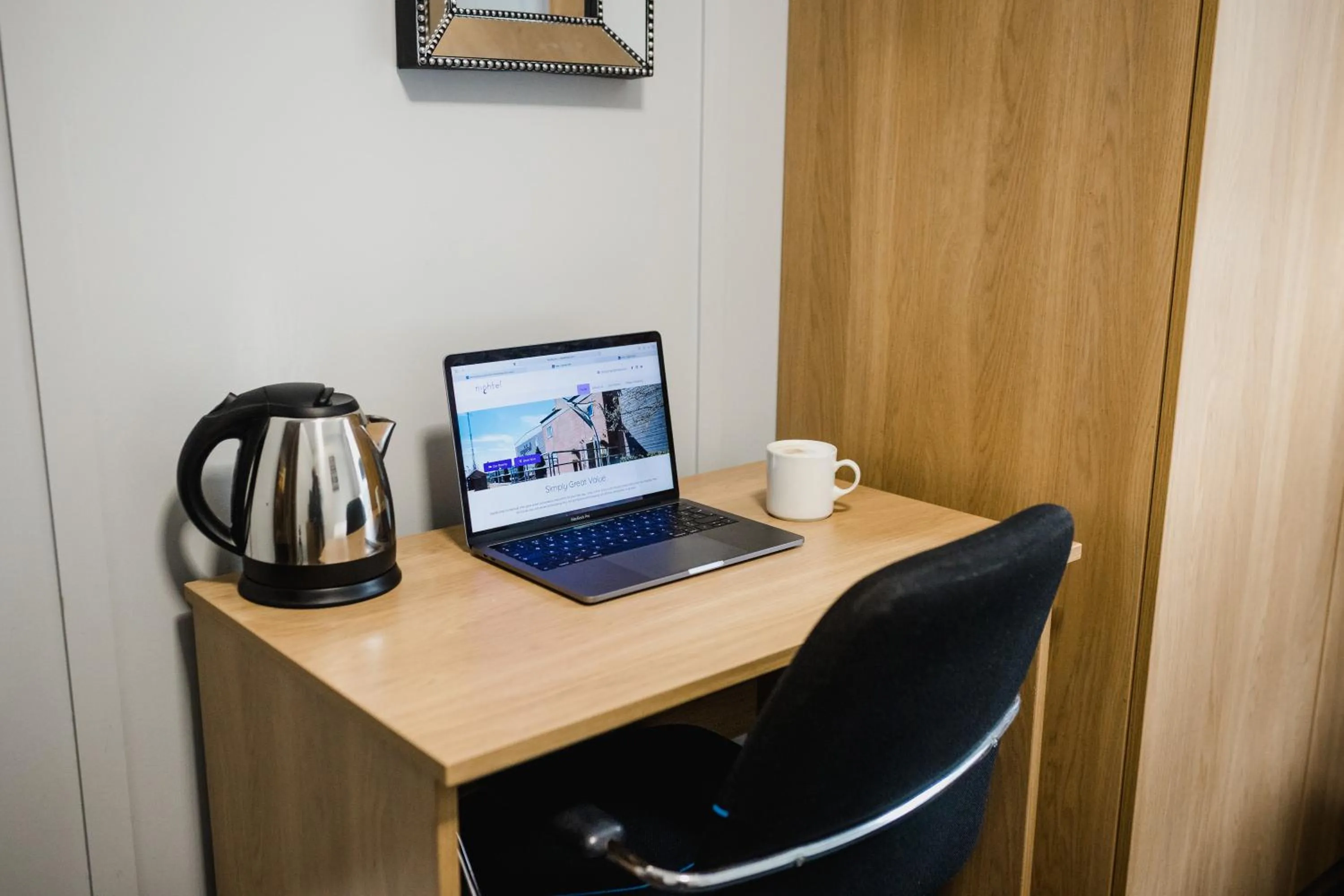 Coffee/tea facilities in Nightel Hotel