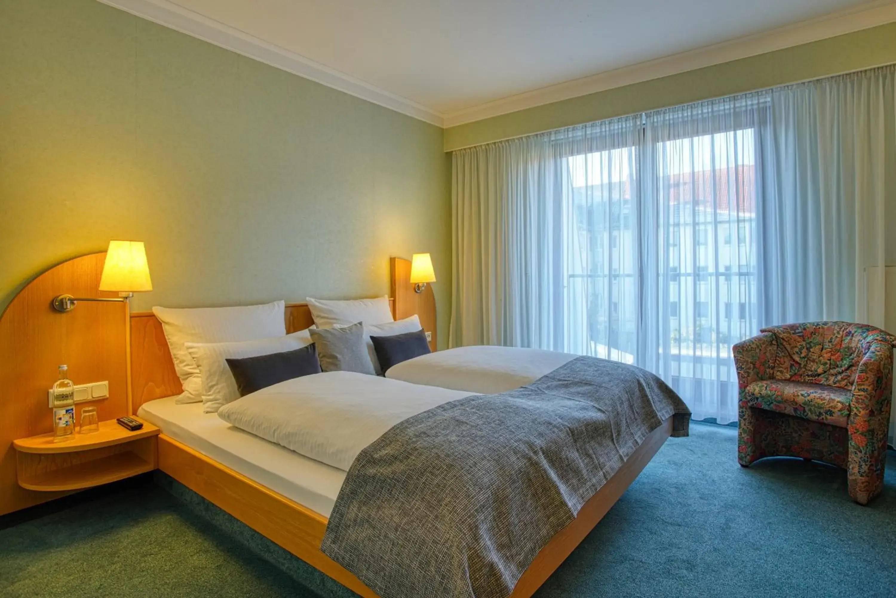 Deluxe Double Room with Bath - Disability Access in Hotel Kischers Landhaus Deluxe Double Room with Bath - Disability Access in Hotel Kischers Landhaus