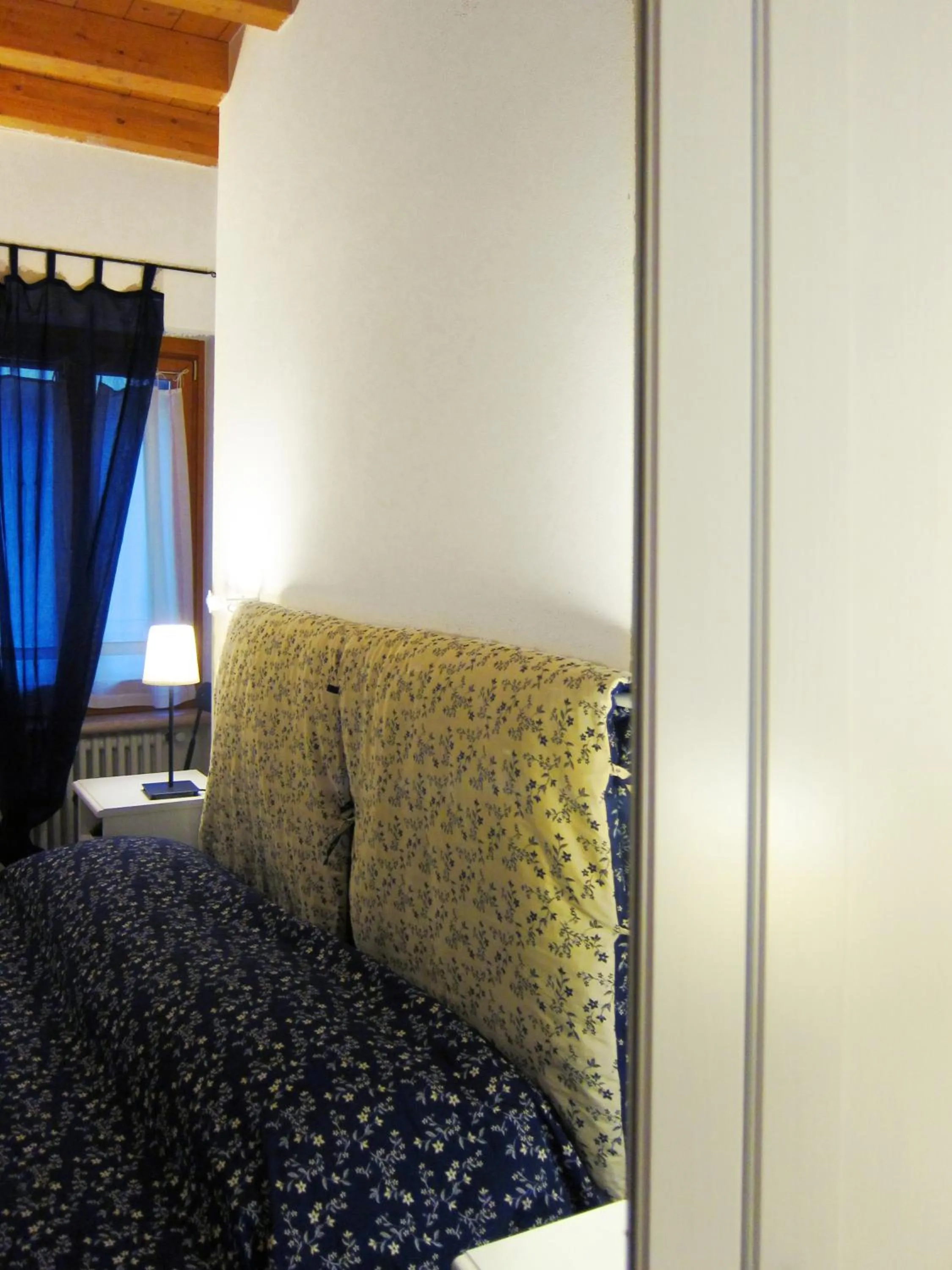 Decorative detail, Bed in B&B King