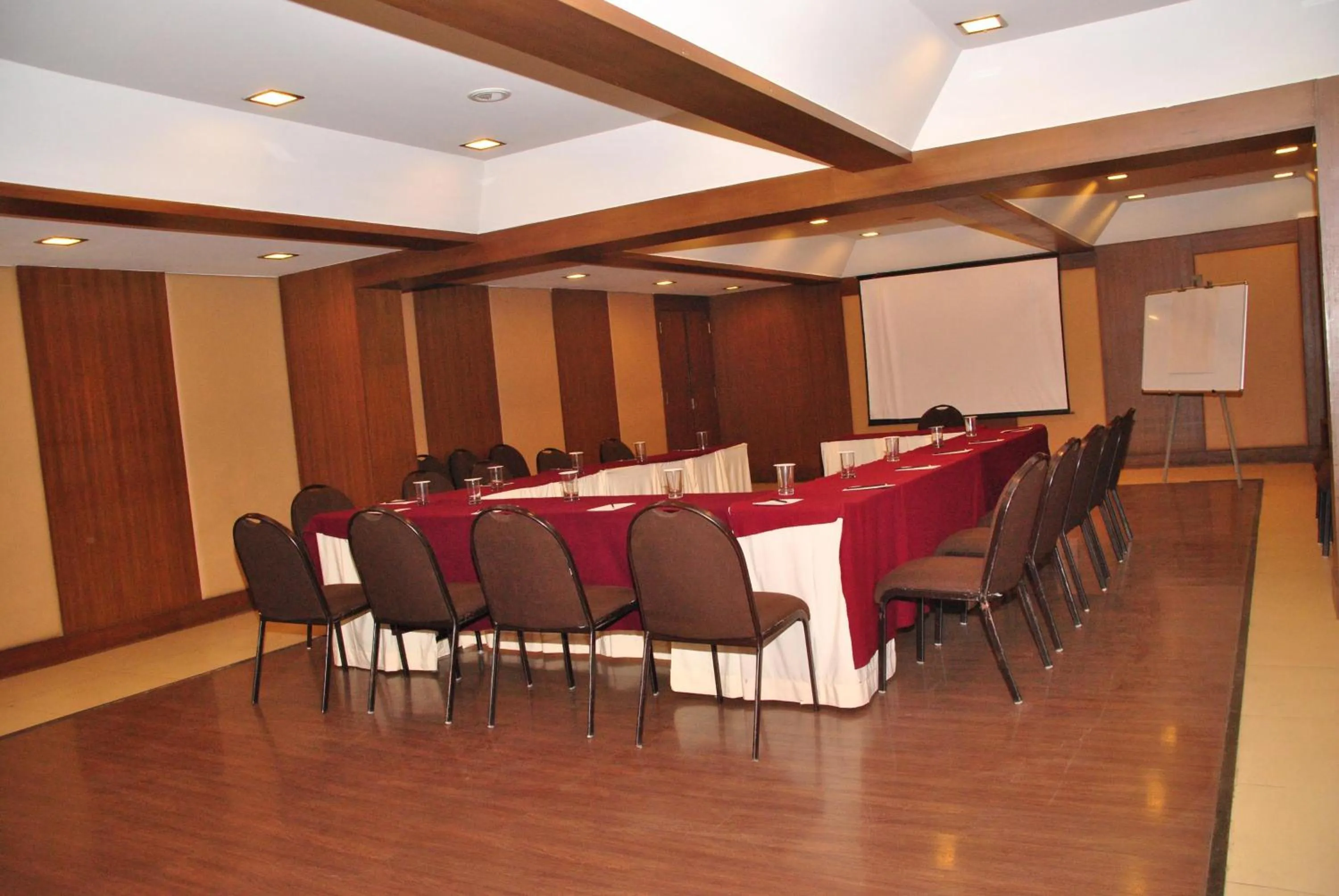 Business facilities in Hotel Aurora Towers